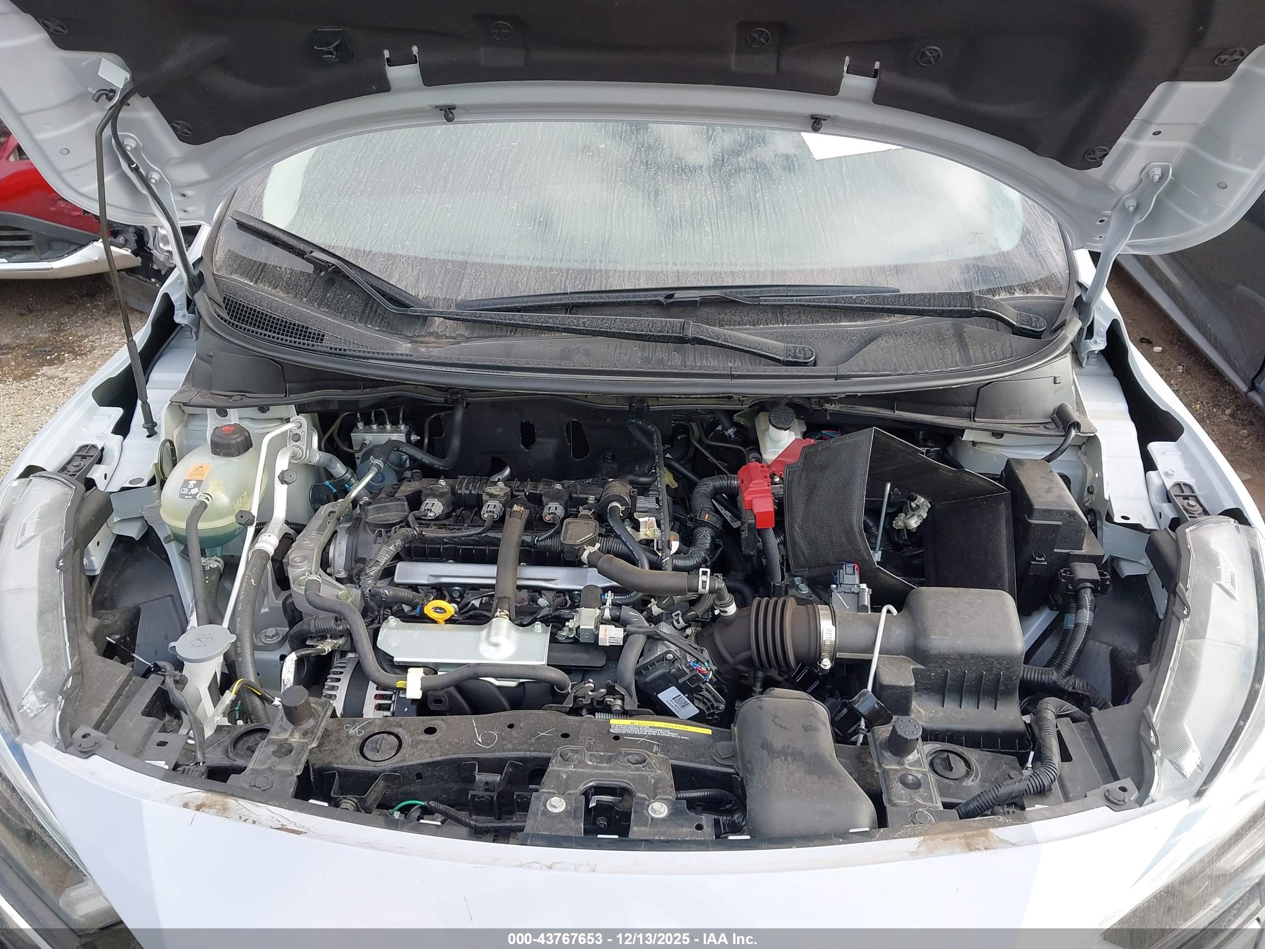 NISSAN VERSA image 10