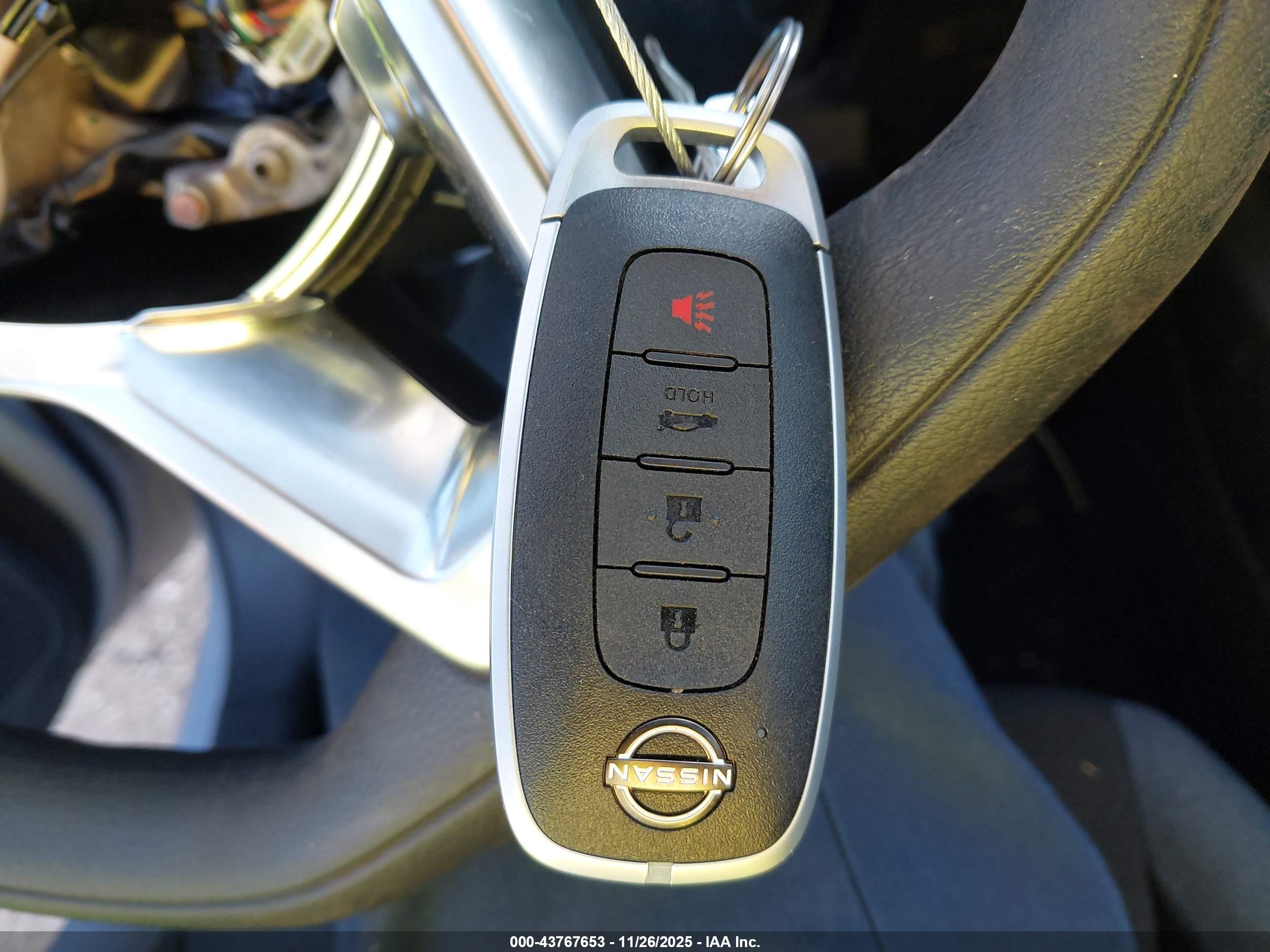 NISSAN VERSA image 11
