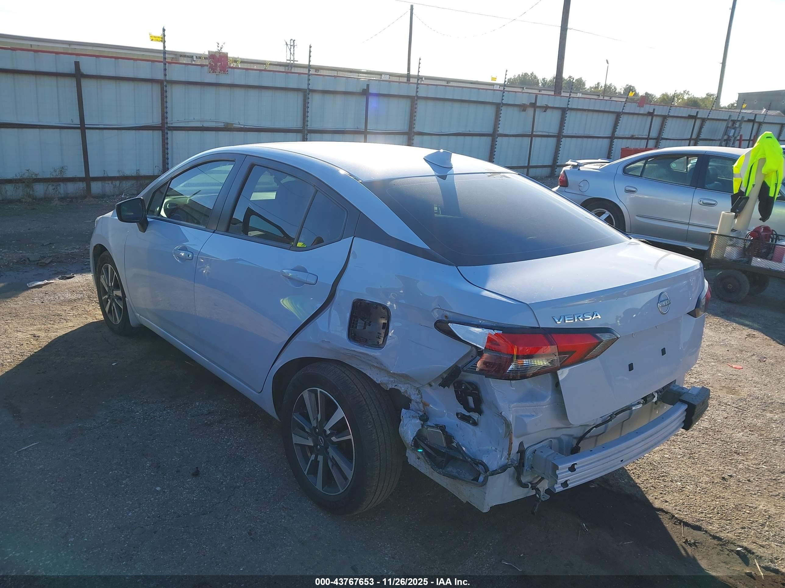 NISSAN VERSA image 3