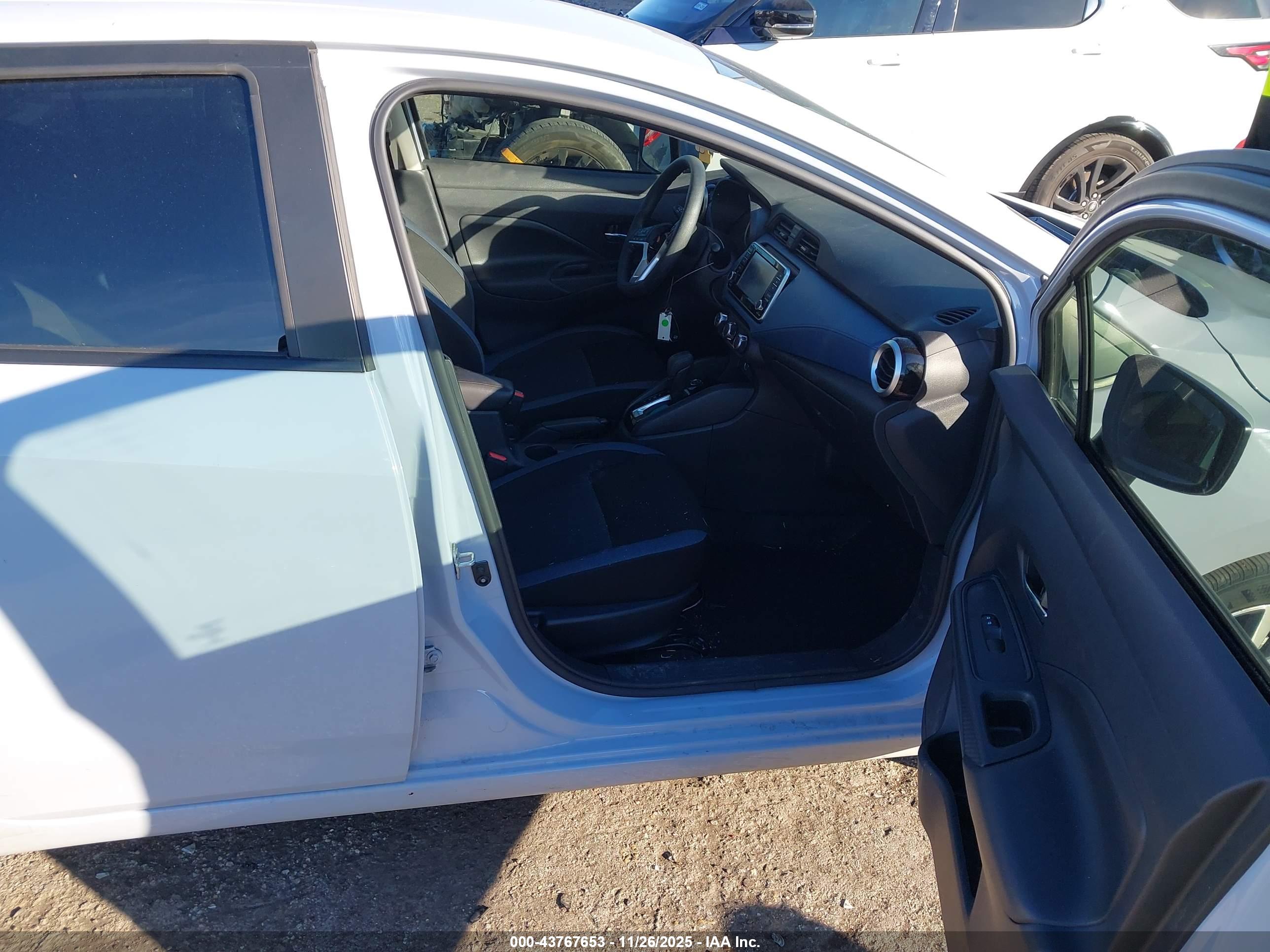 NISSAN VERSA image 5