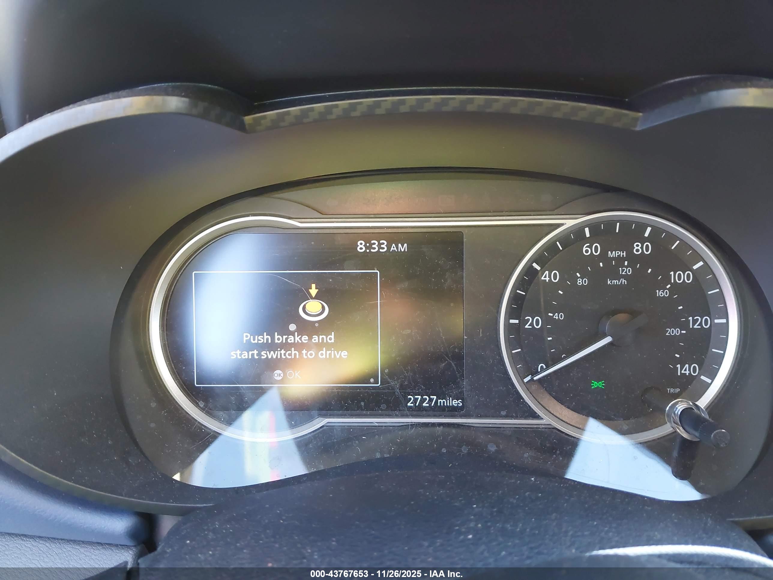 NISSAN VERSA image 7