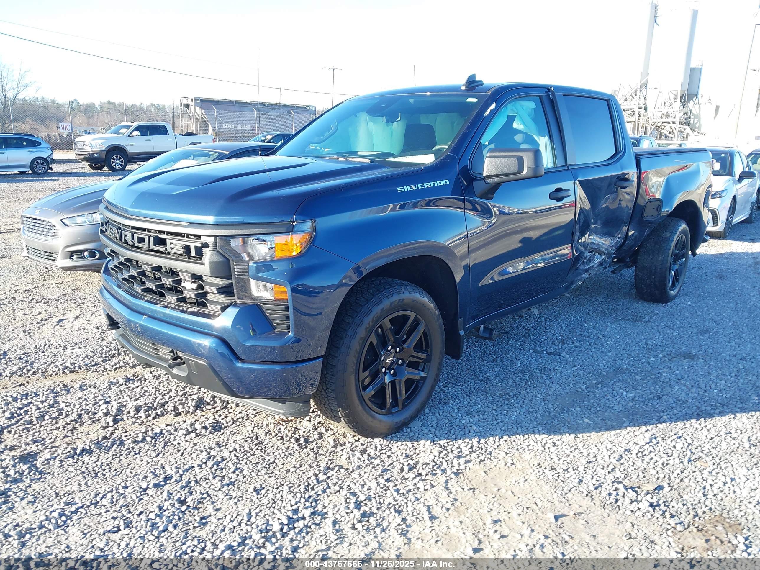 CHEVROLET SILVERADO image 2
