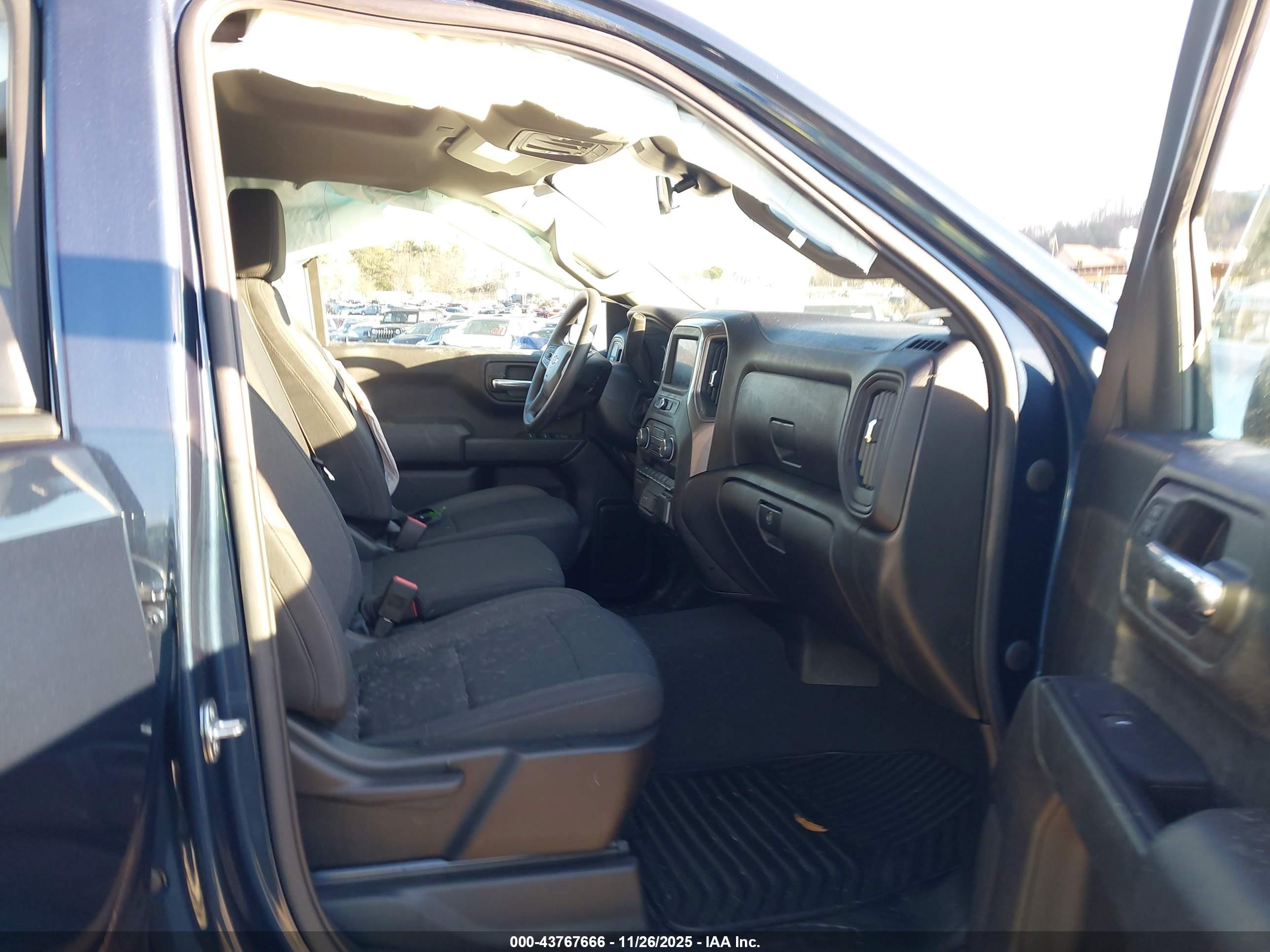 CHEVROLET SILVERADO image 5