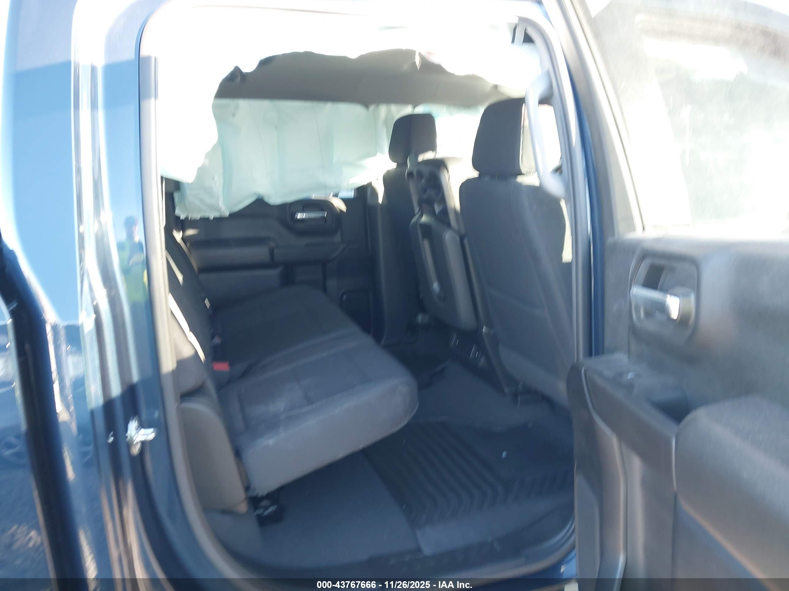 CHEVROLET SILVERADO image 8