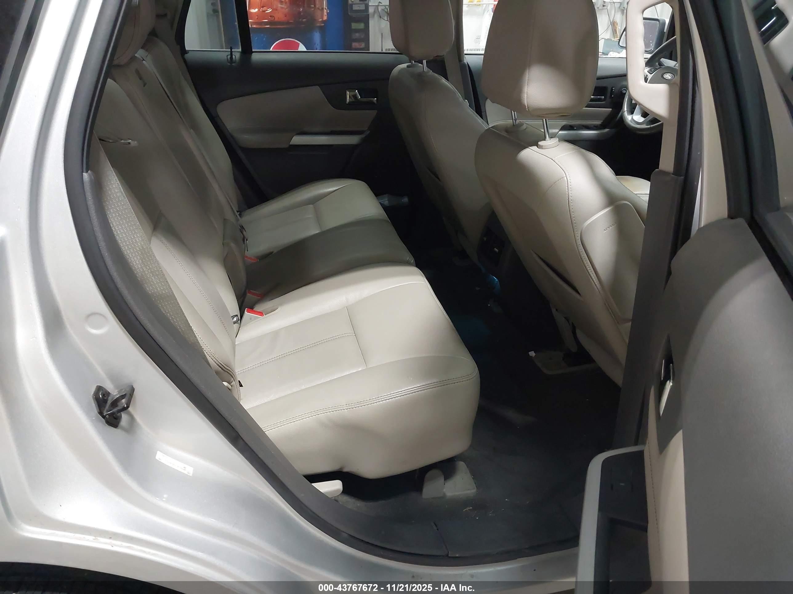 FORD EDGE image 8