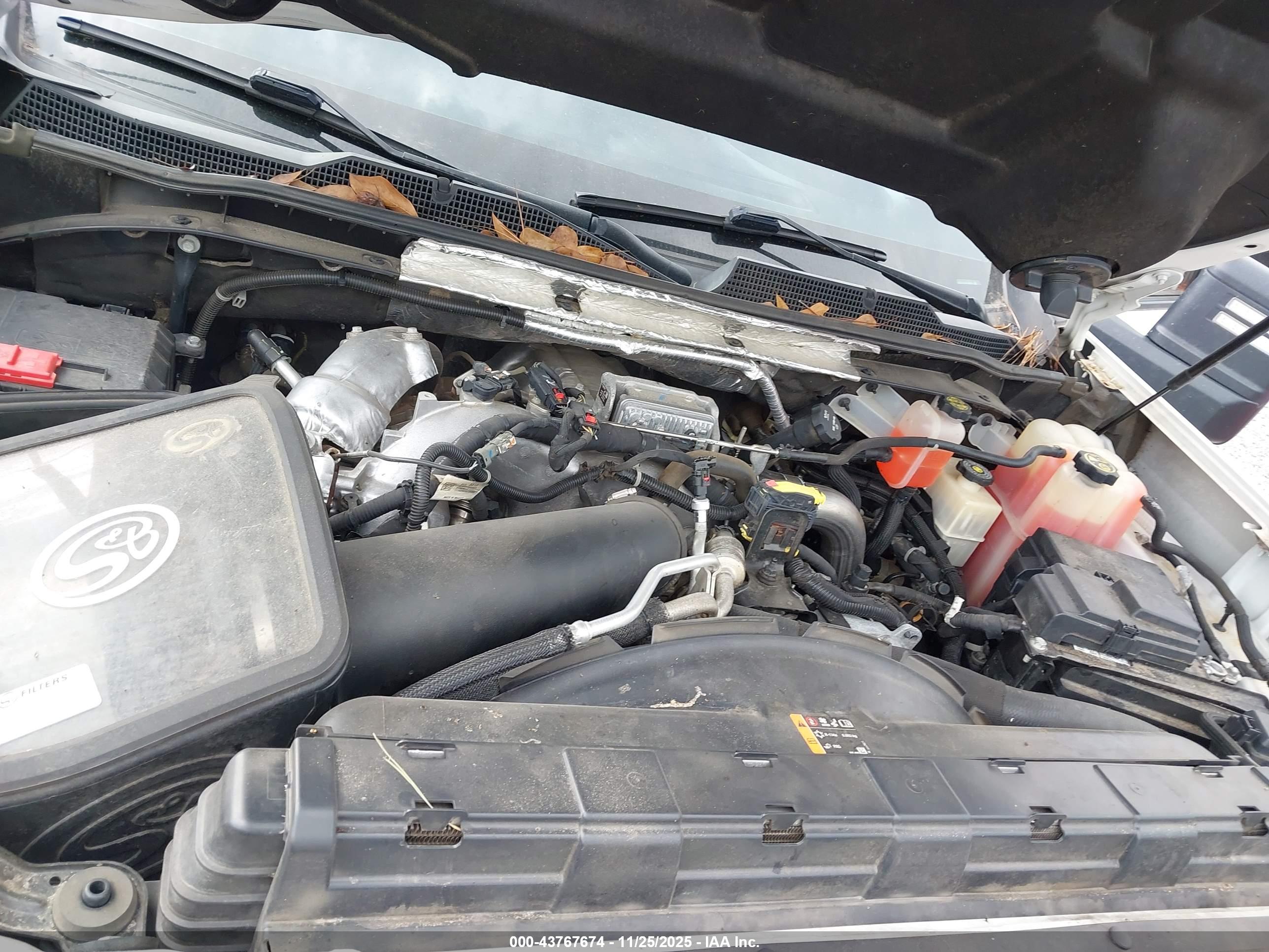 CHEVROLET SILVERADO image 10