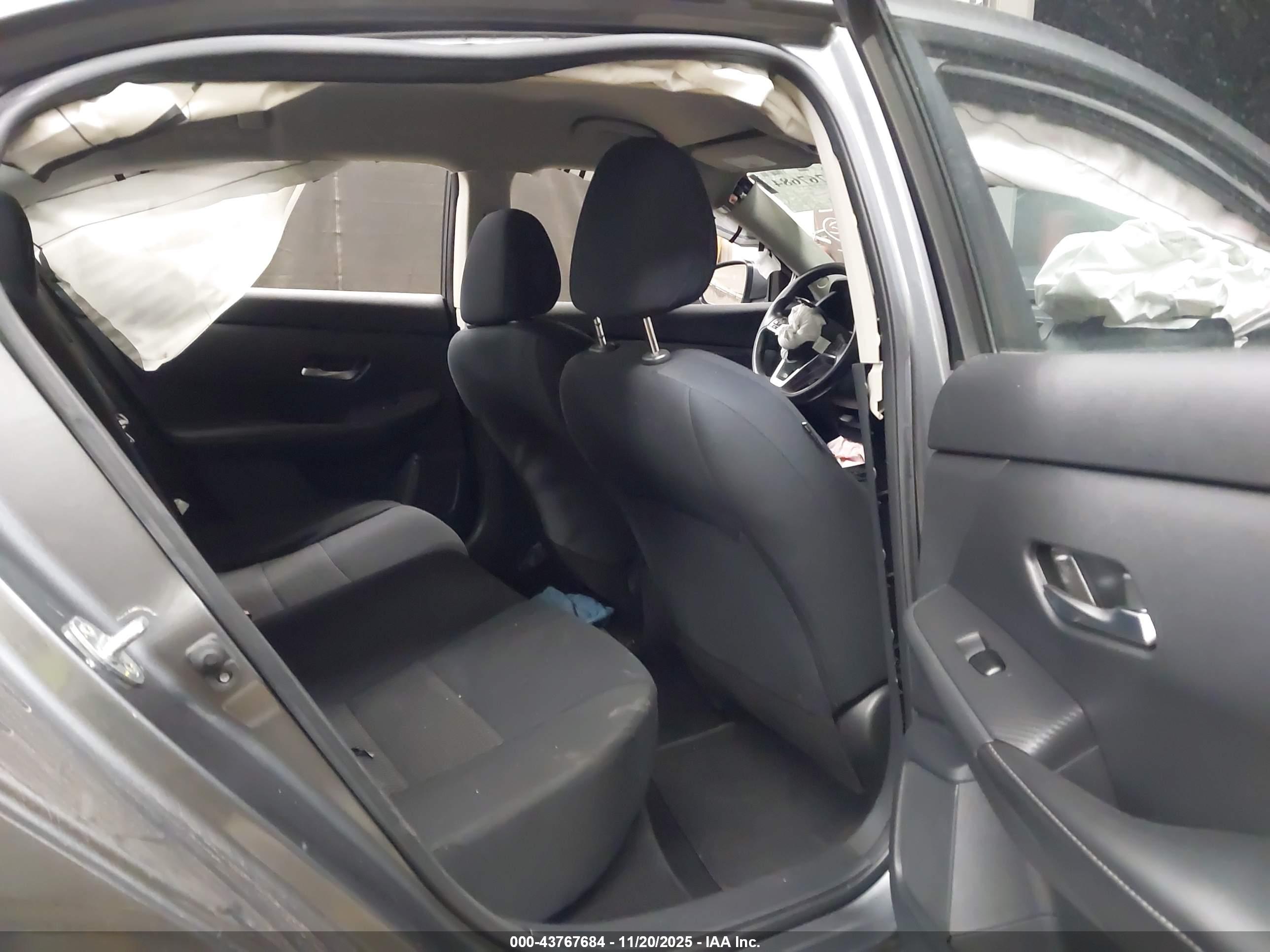 NISSAN SENTRA image 8