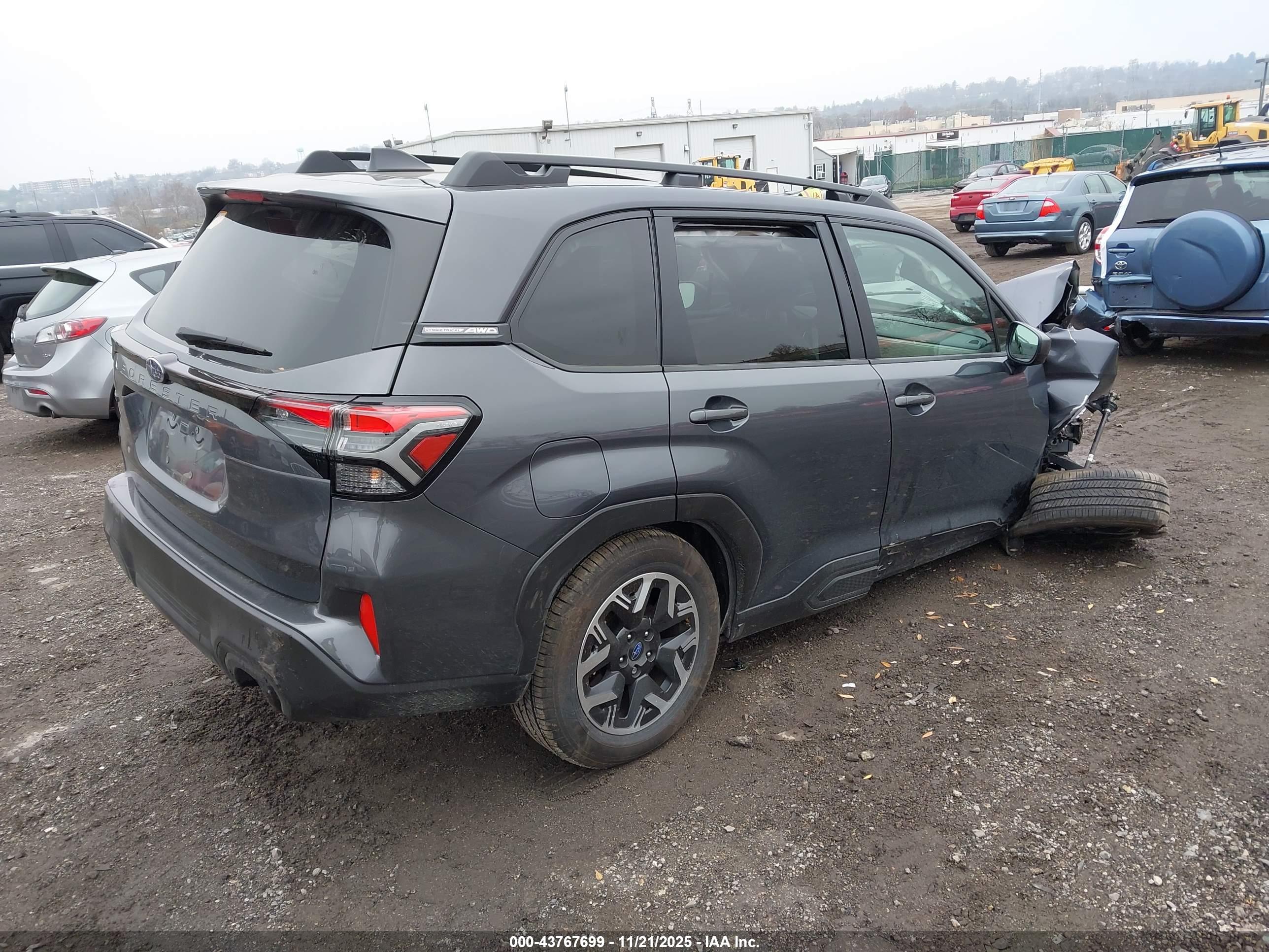 SUBARU FORESTER image 4