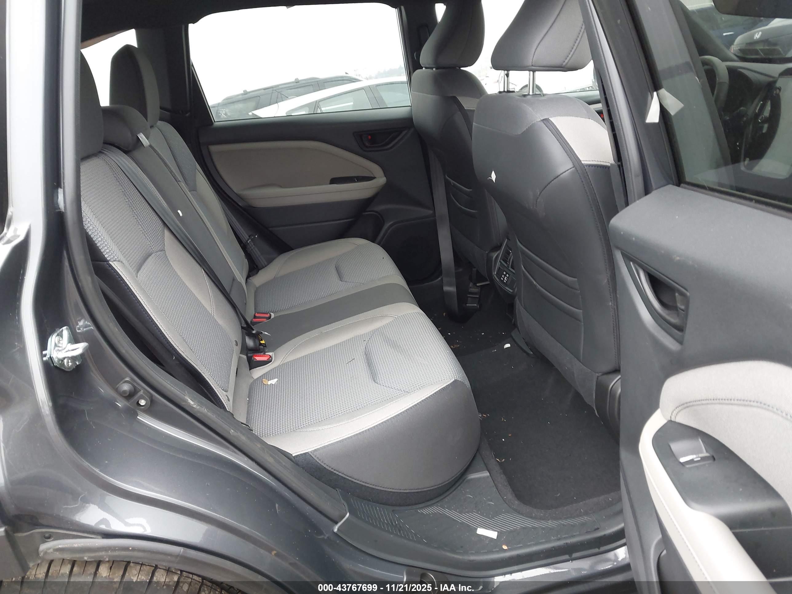 SUBARU FORESTER image 8