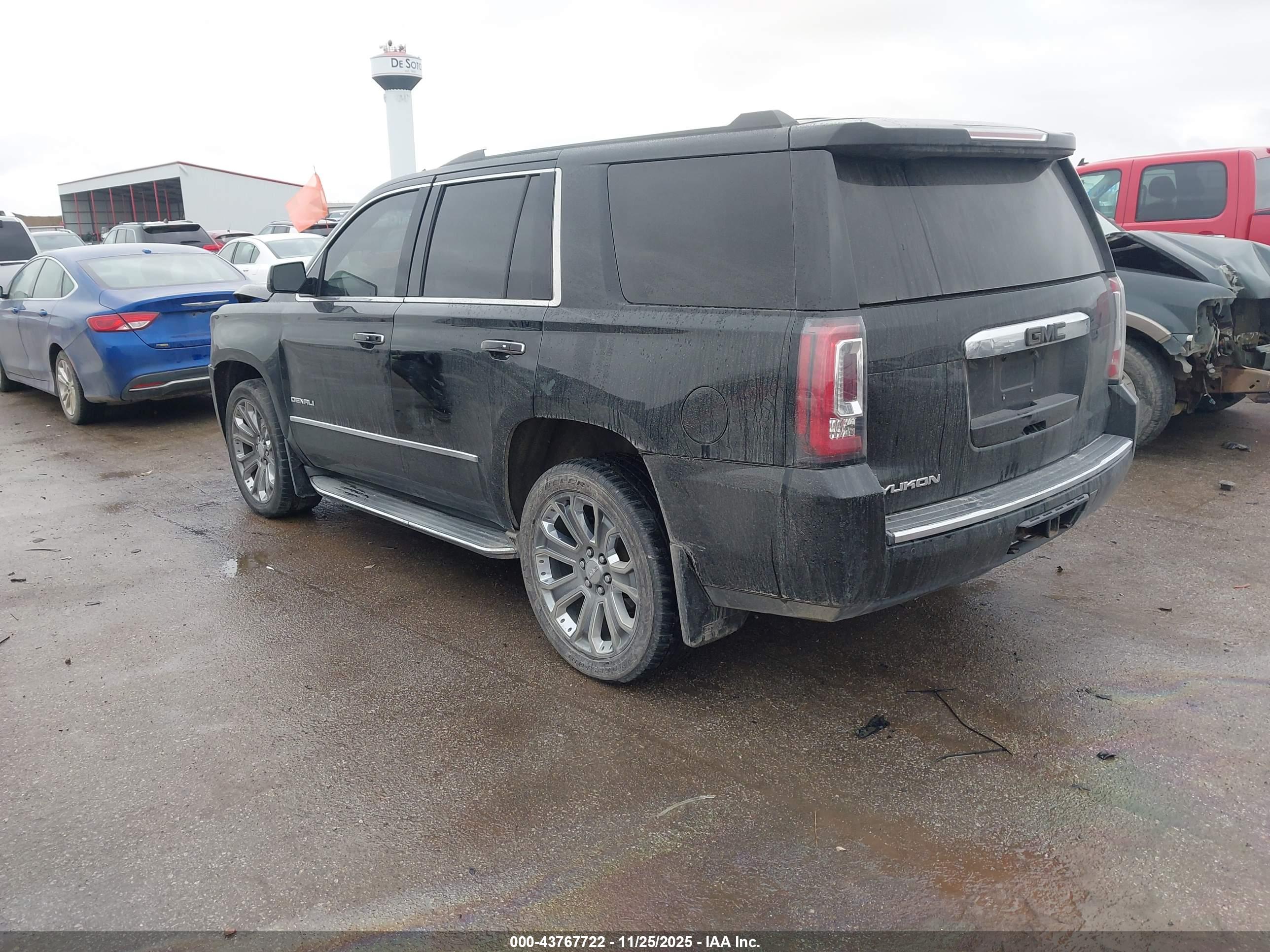 GMC YUKON image 3