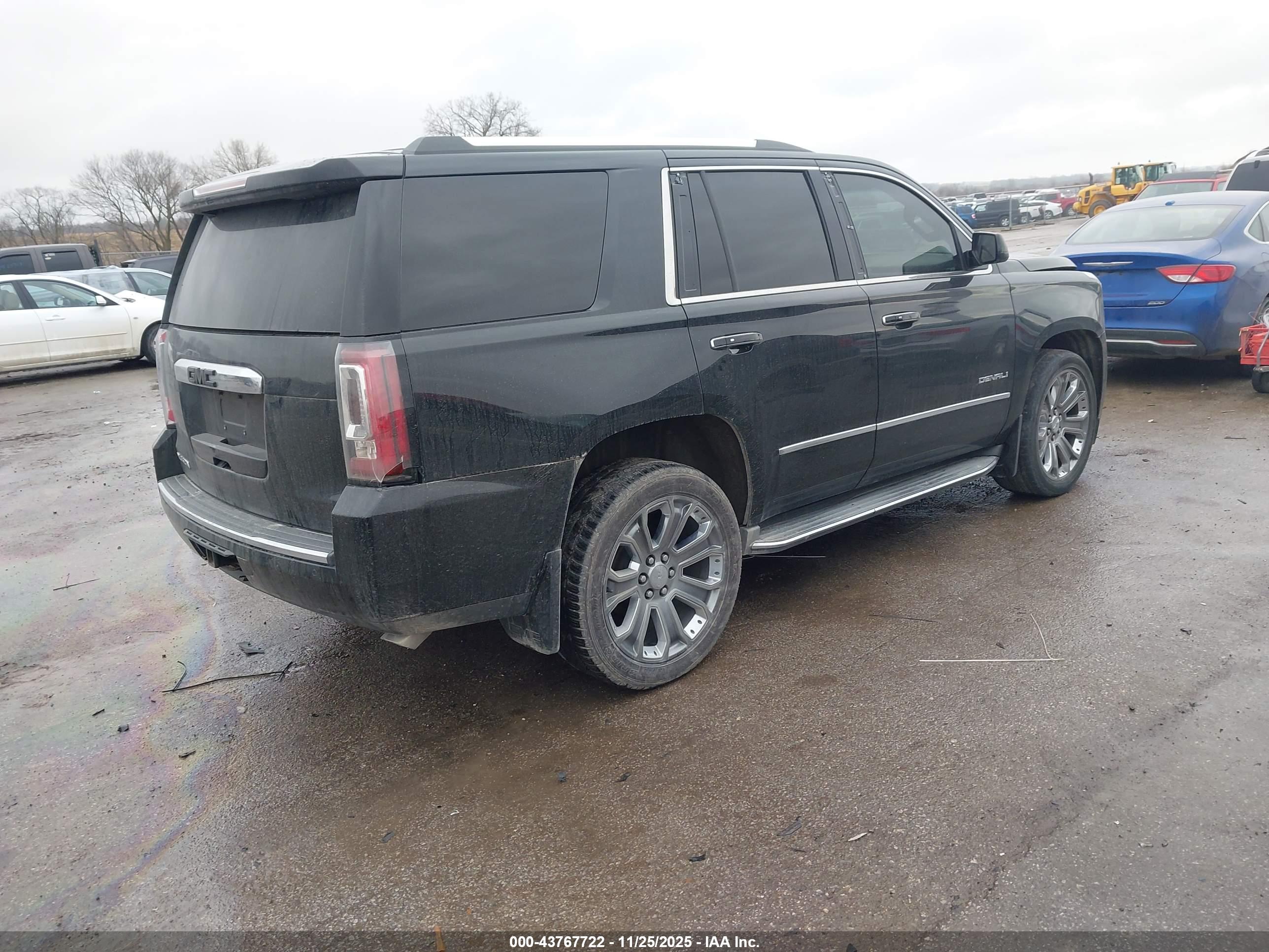 GMC YUKON image 4