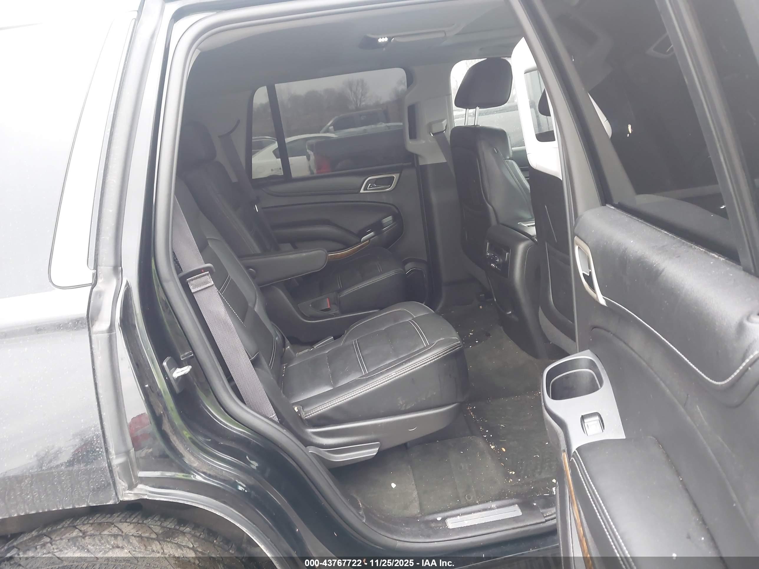 GMC YUKON image 8