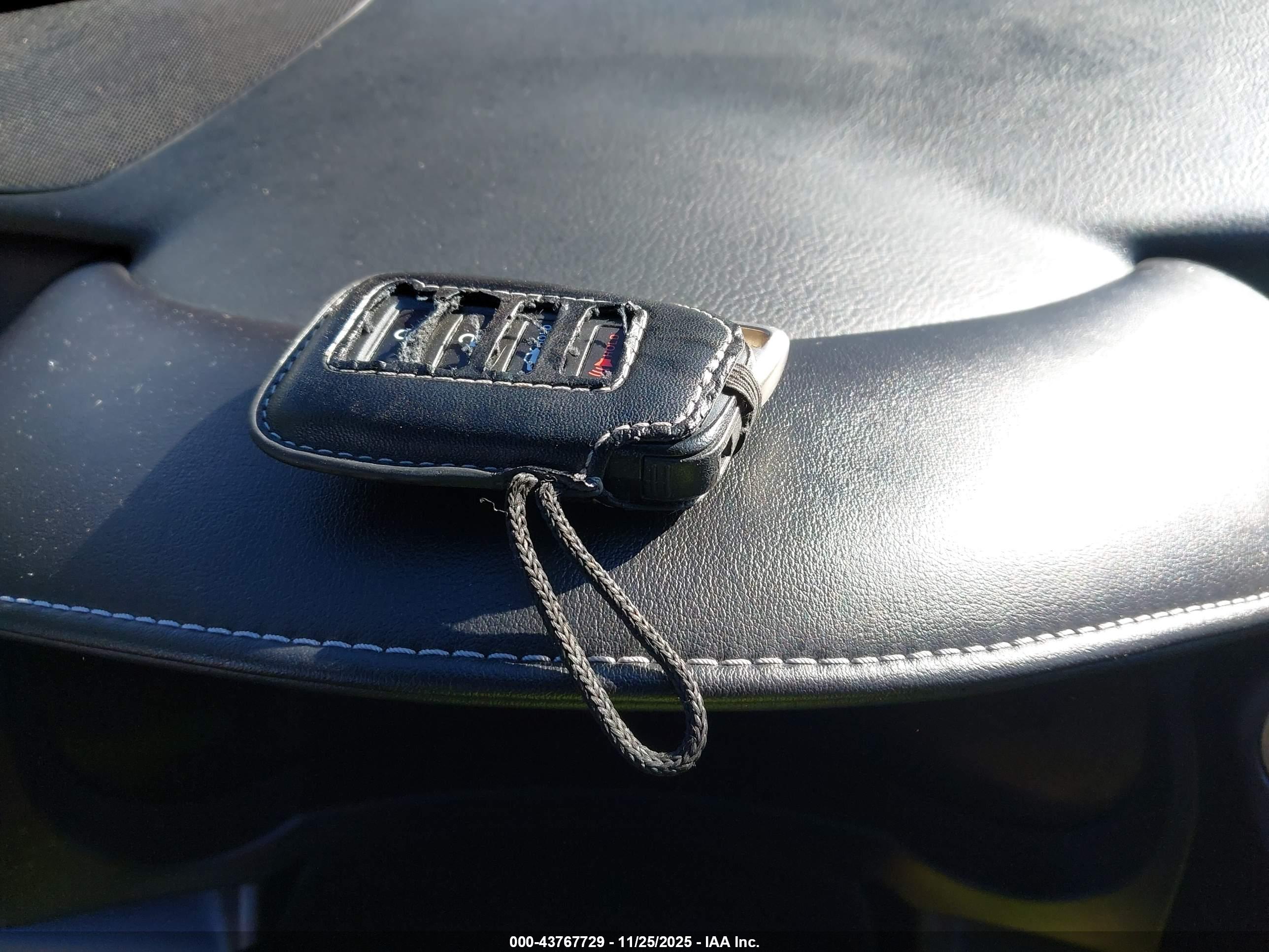 LEXUS IS image 11