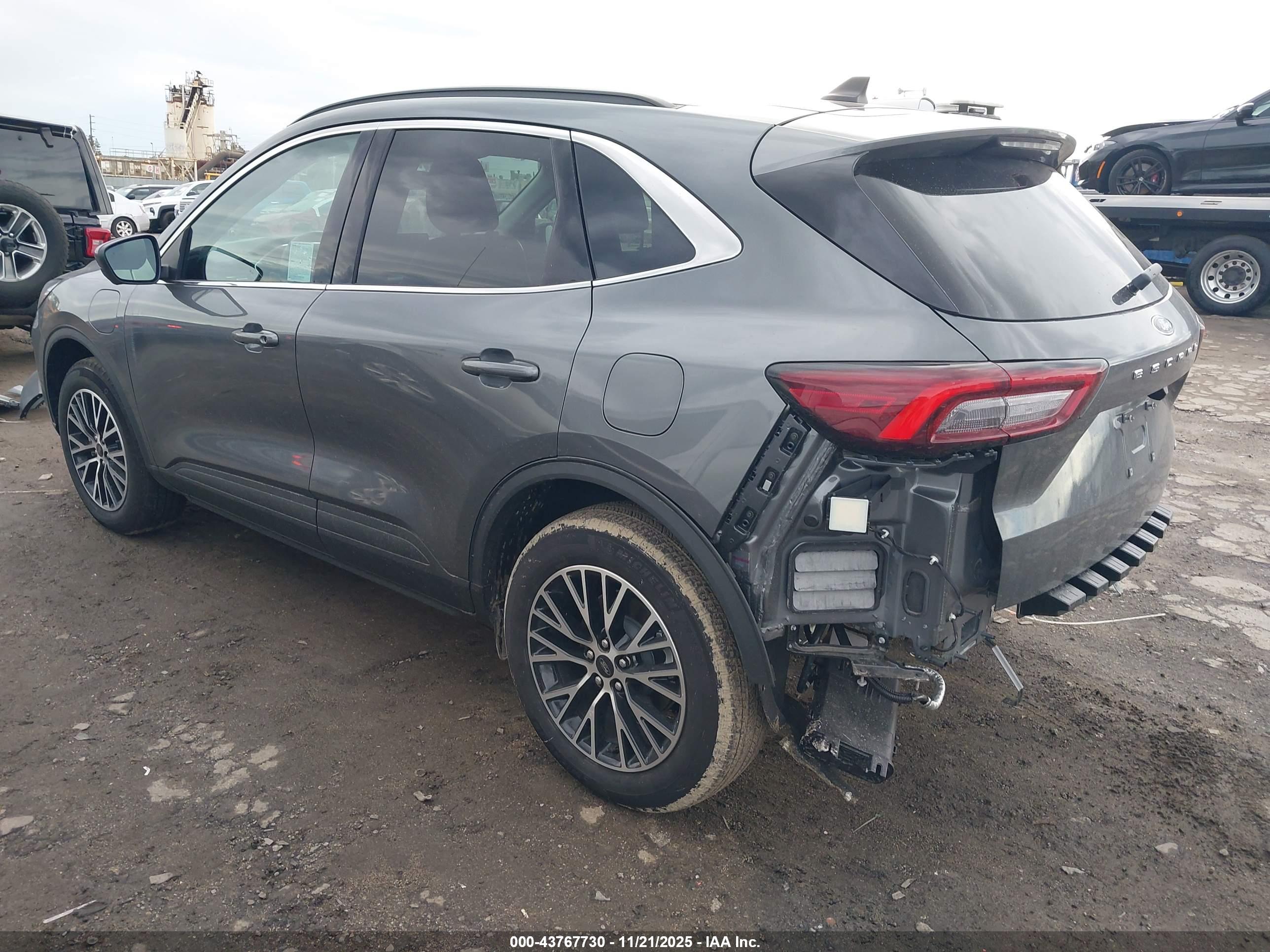 FORD ESCAPE image 3