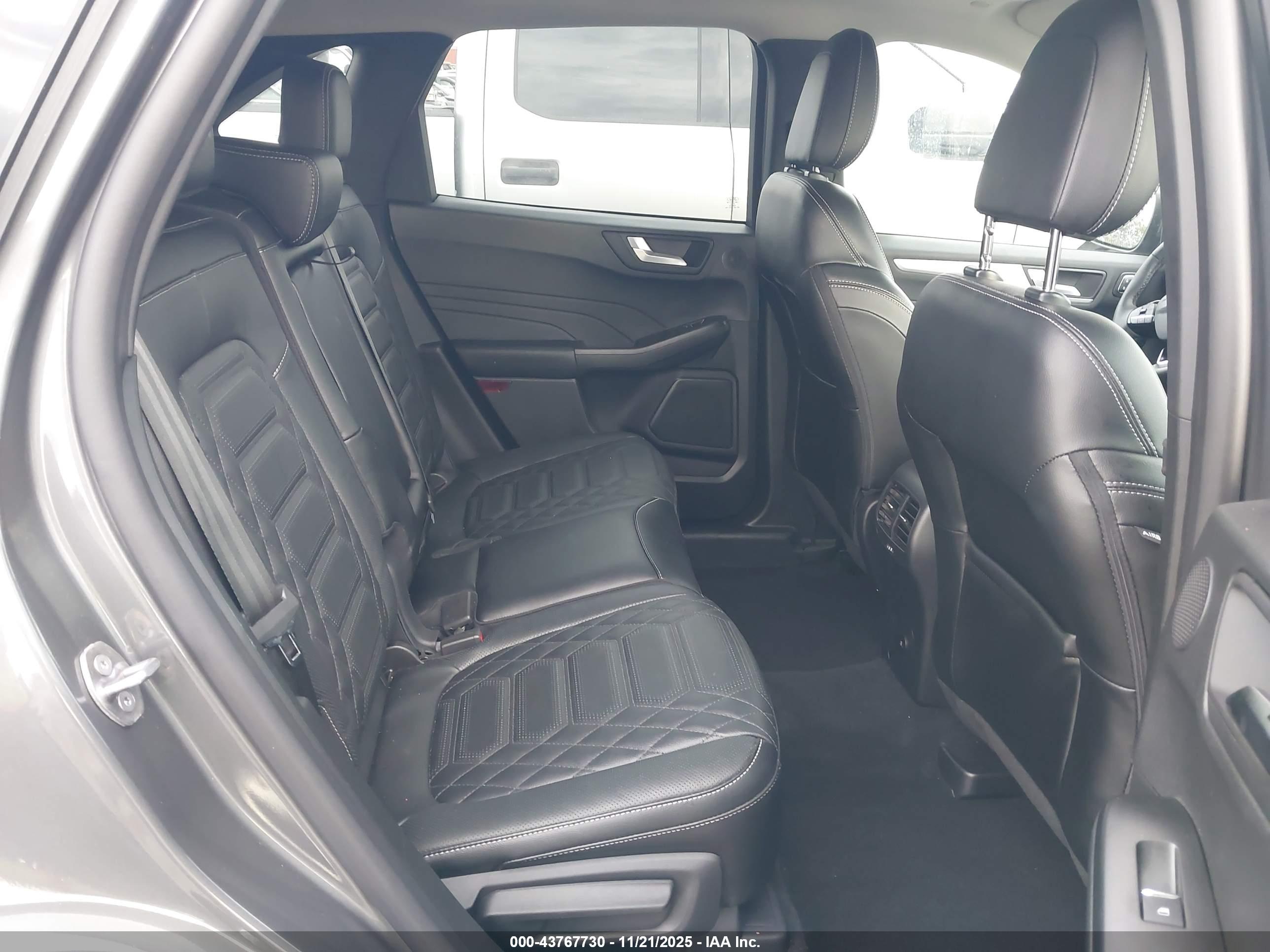 FORD ESCAPE image 8