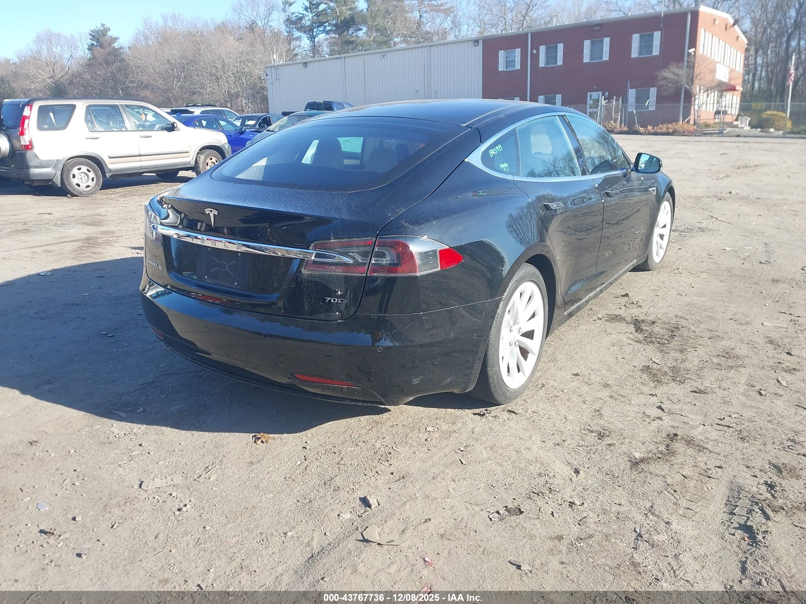 TESLA MODEL image 4