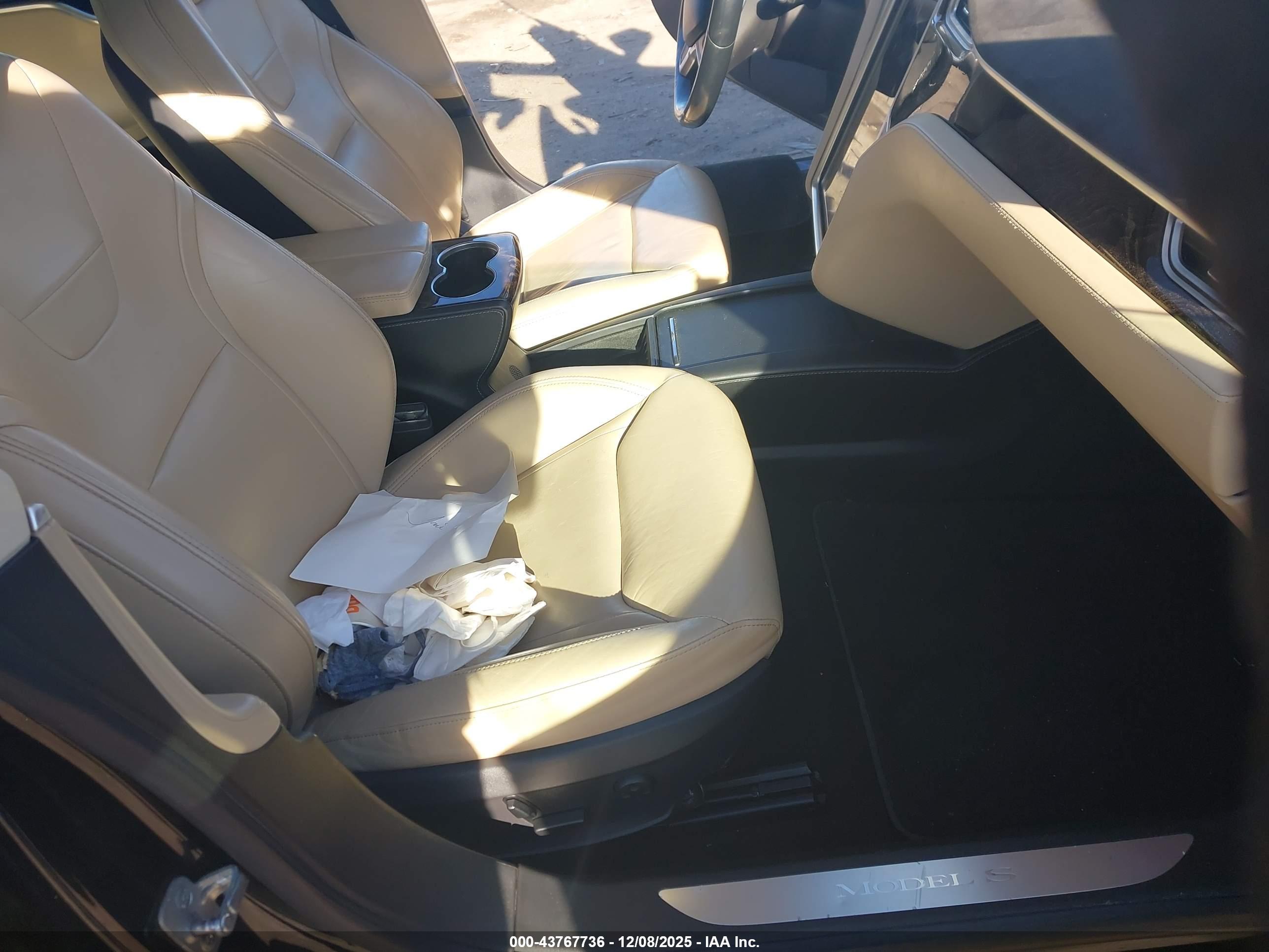 TESLA MODEL image 5