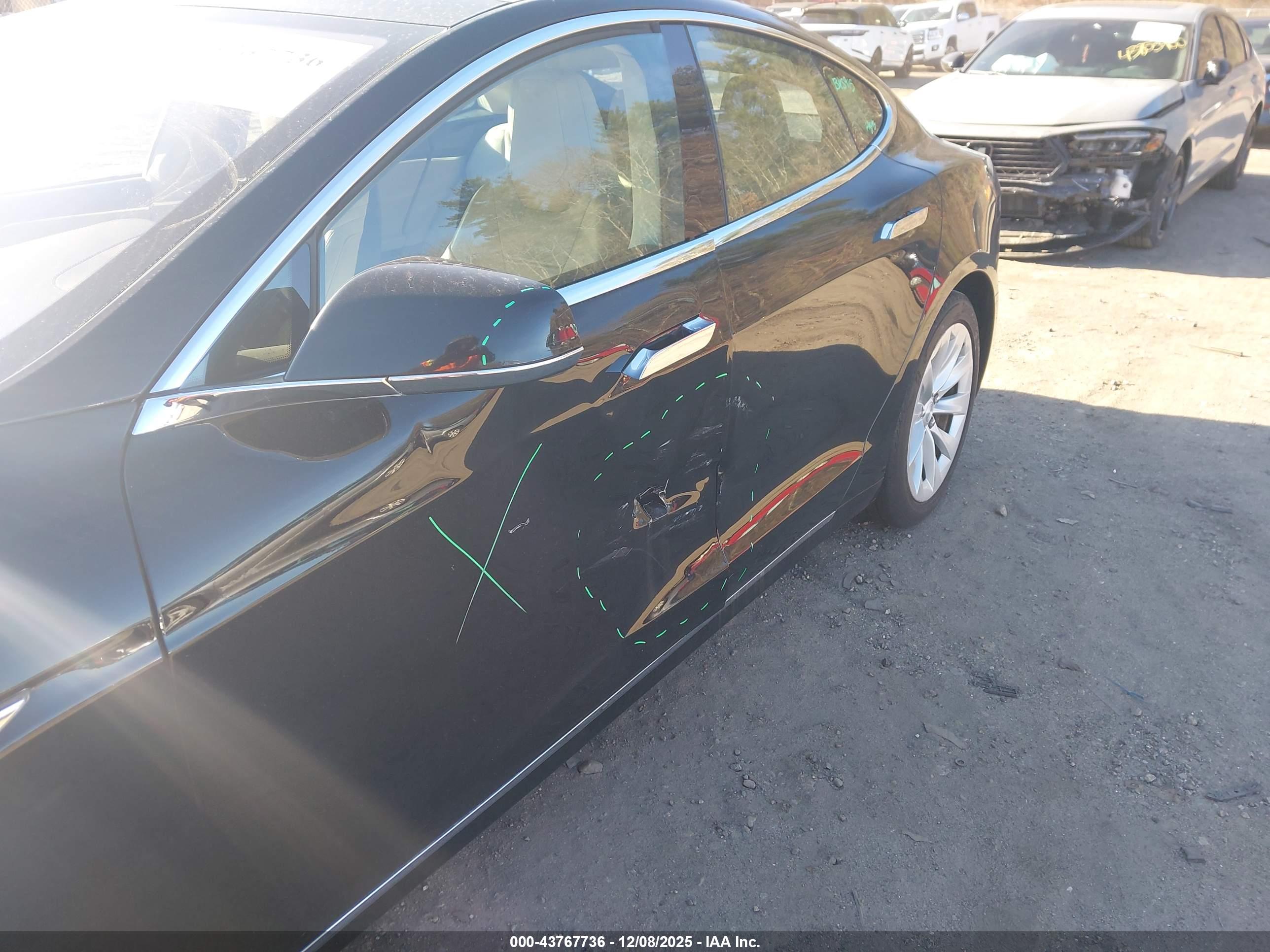 TESLA MODEL image 6