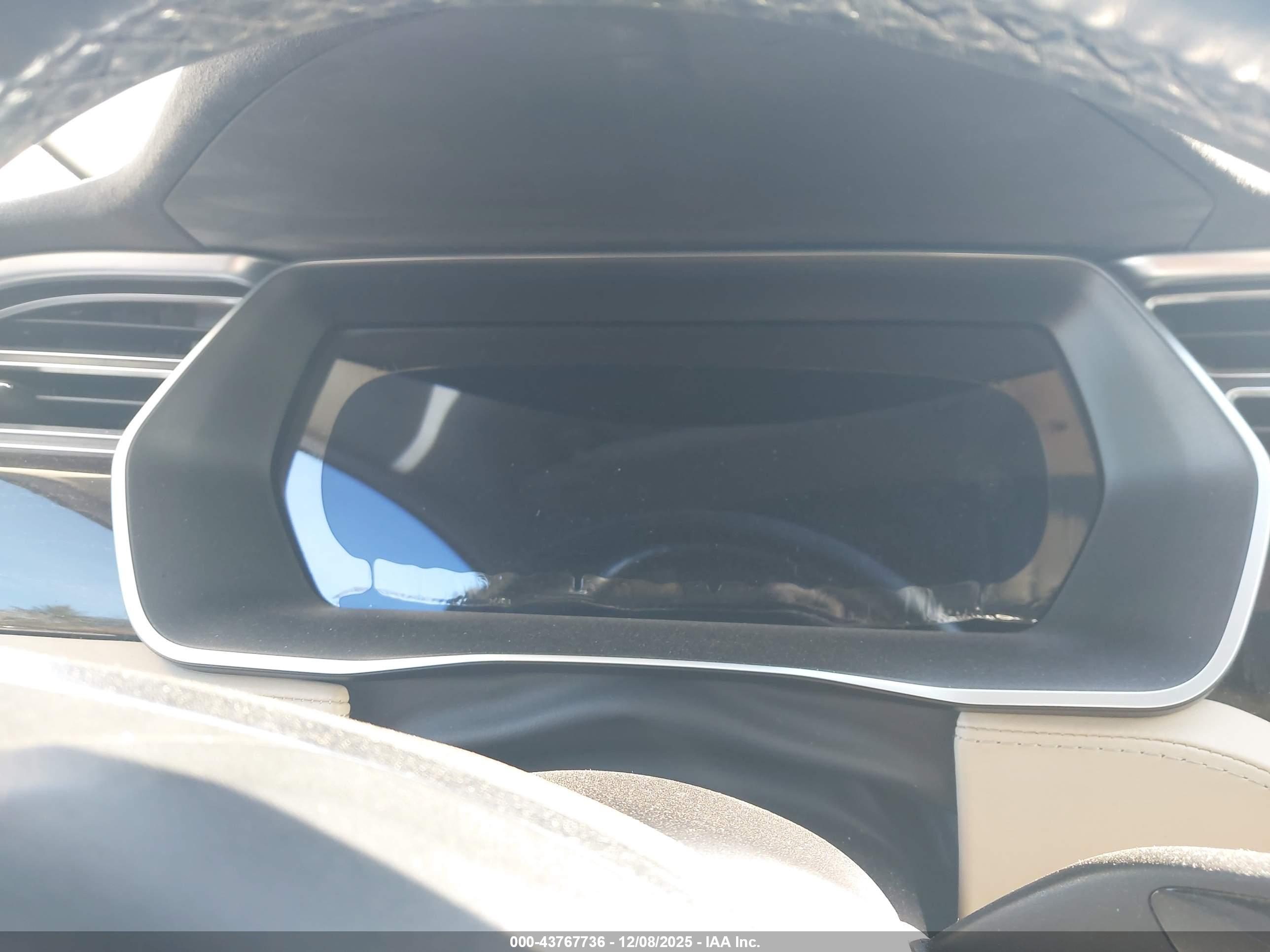 TESLA MODEL image 7