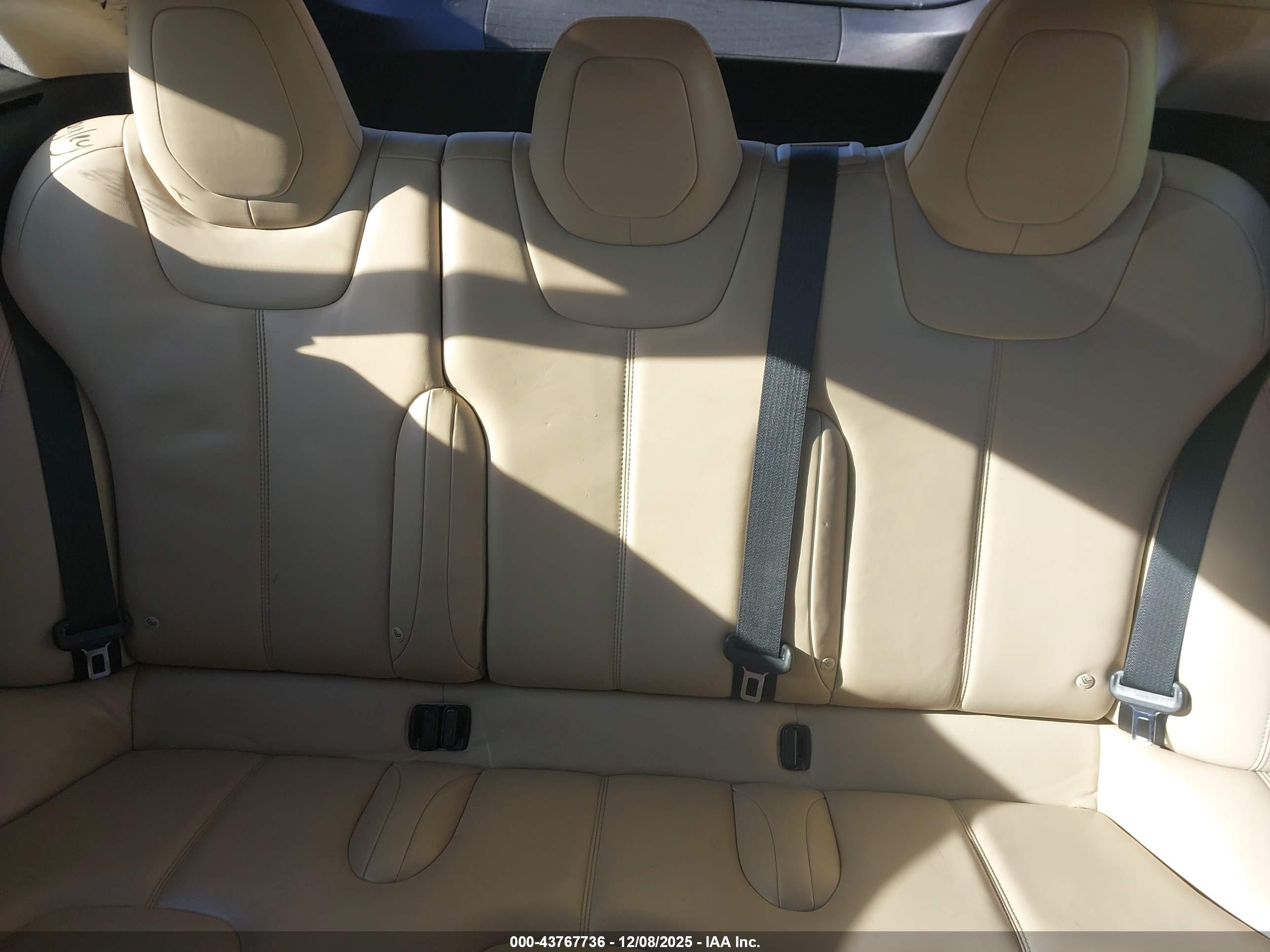 TESLA MODEL image 8