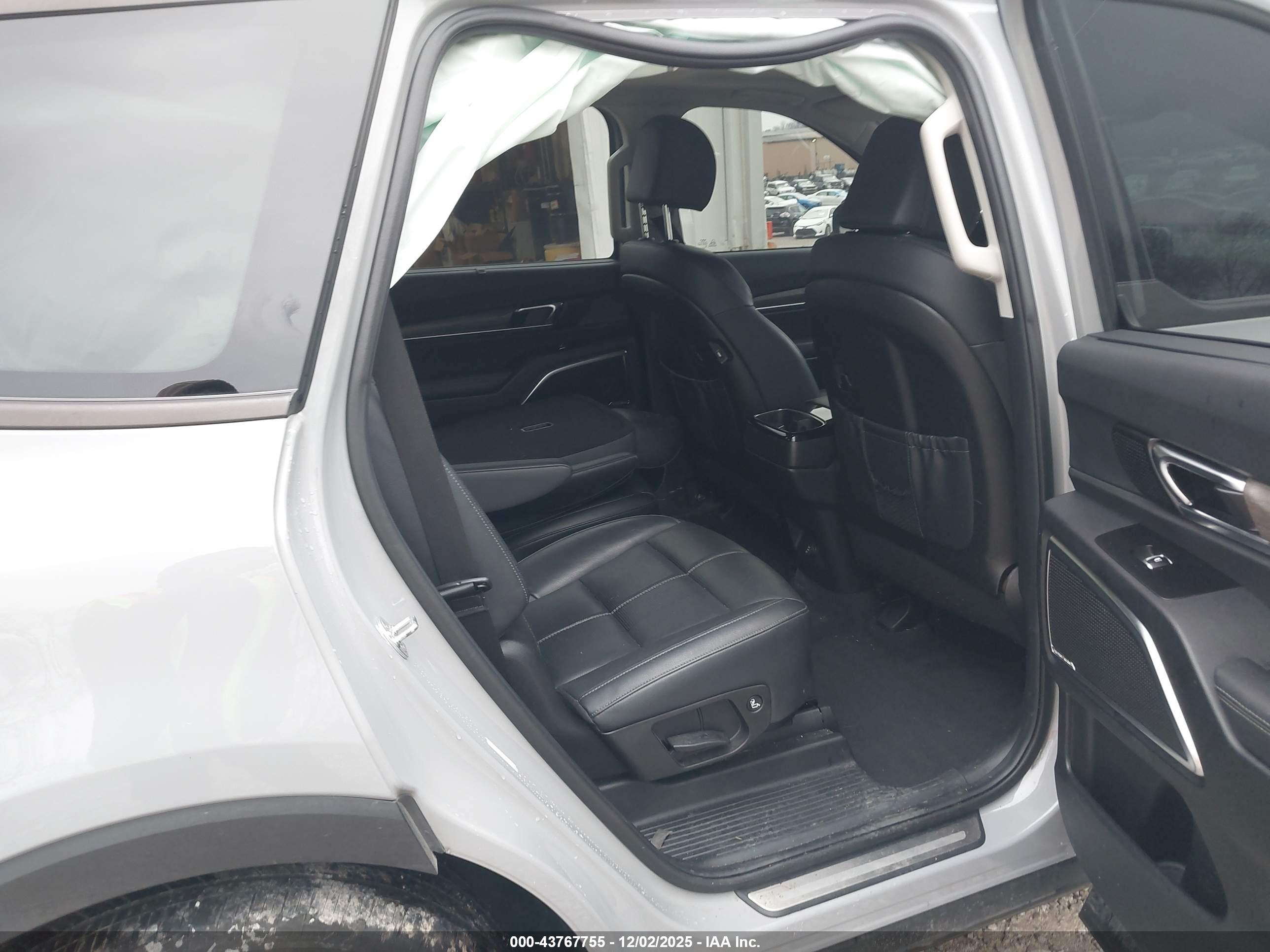 KIA TELLURIDE image 8