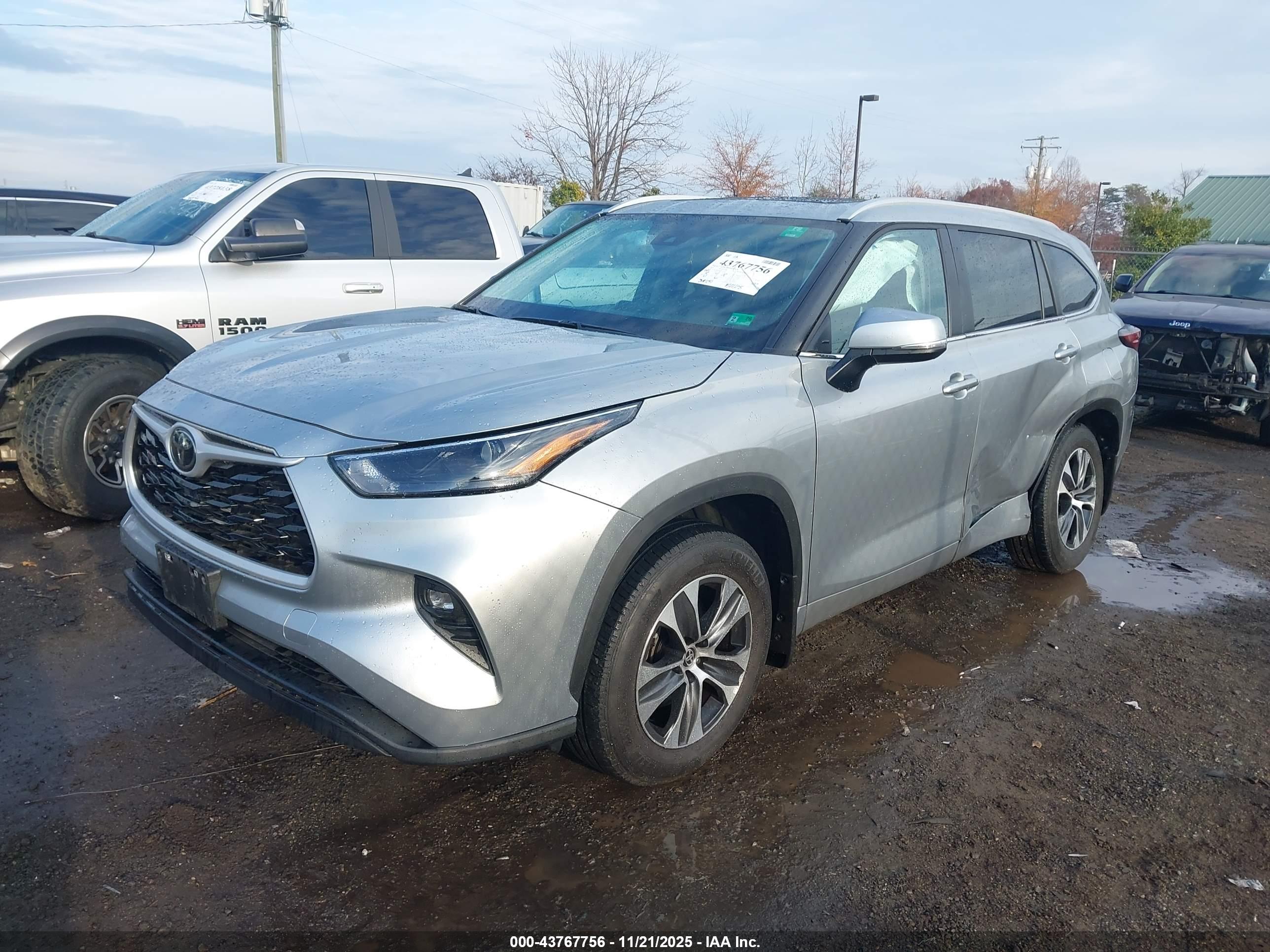 TOYOTA HIGHLANDER image 2