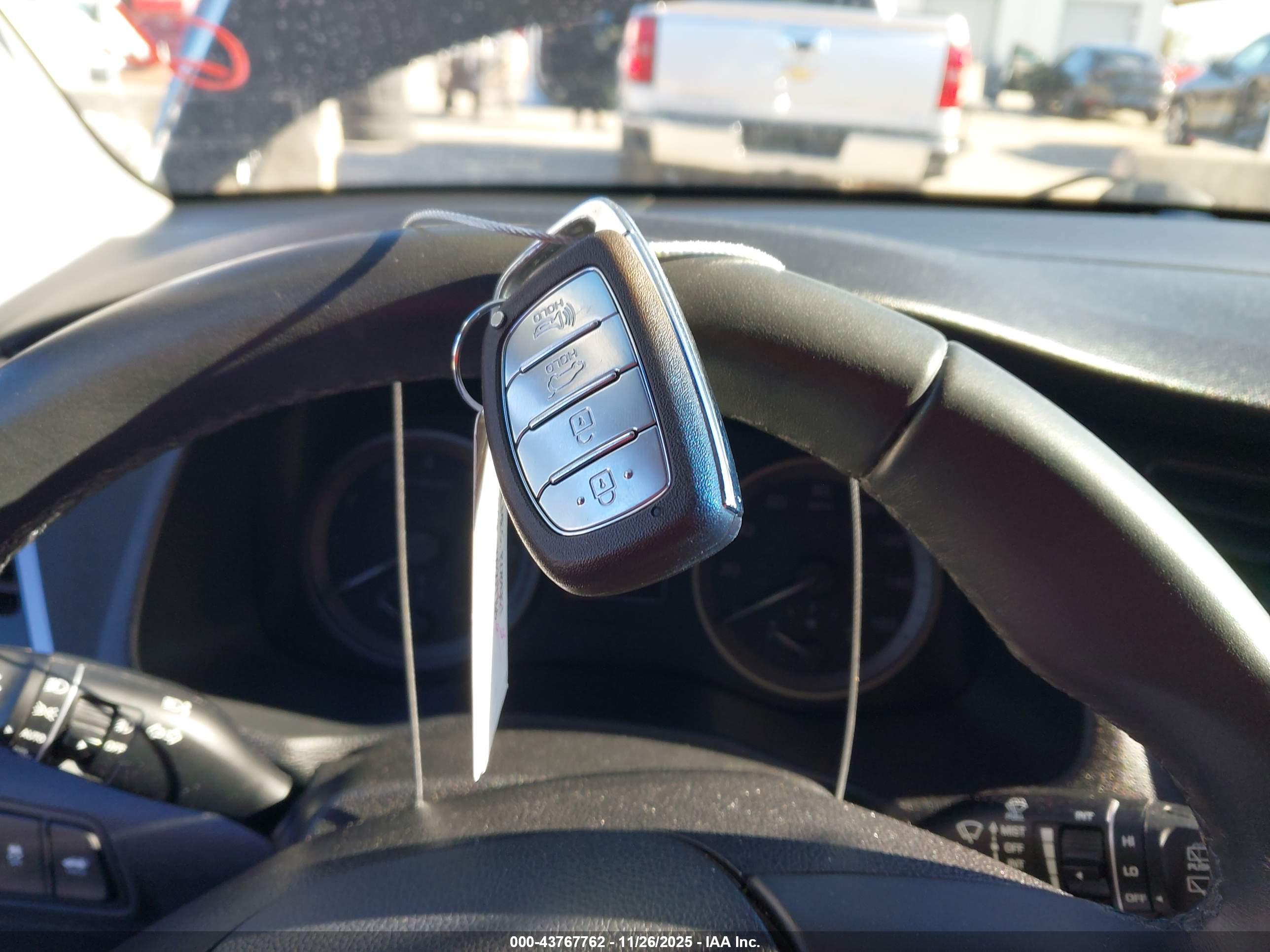 HYUNDAI TUCSON image 11