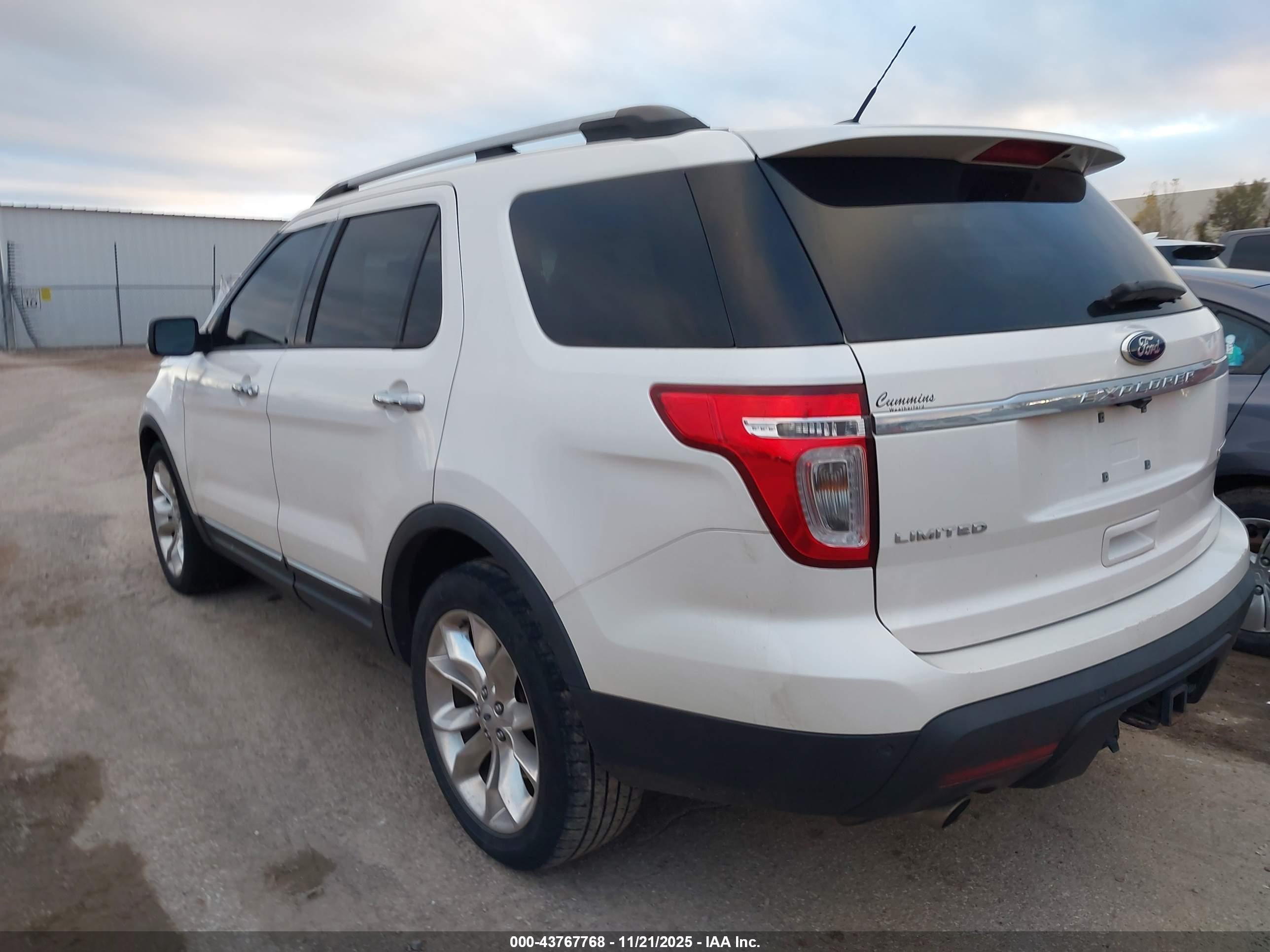 FORD EXPLORER image 3