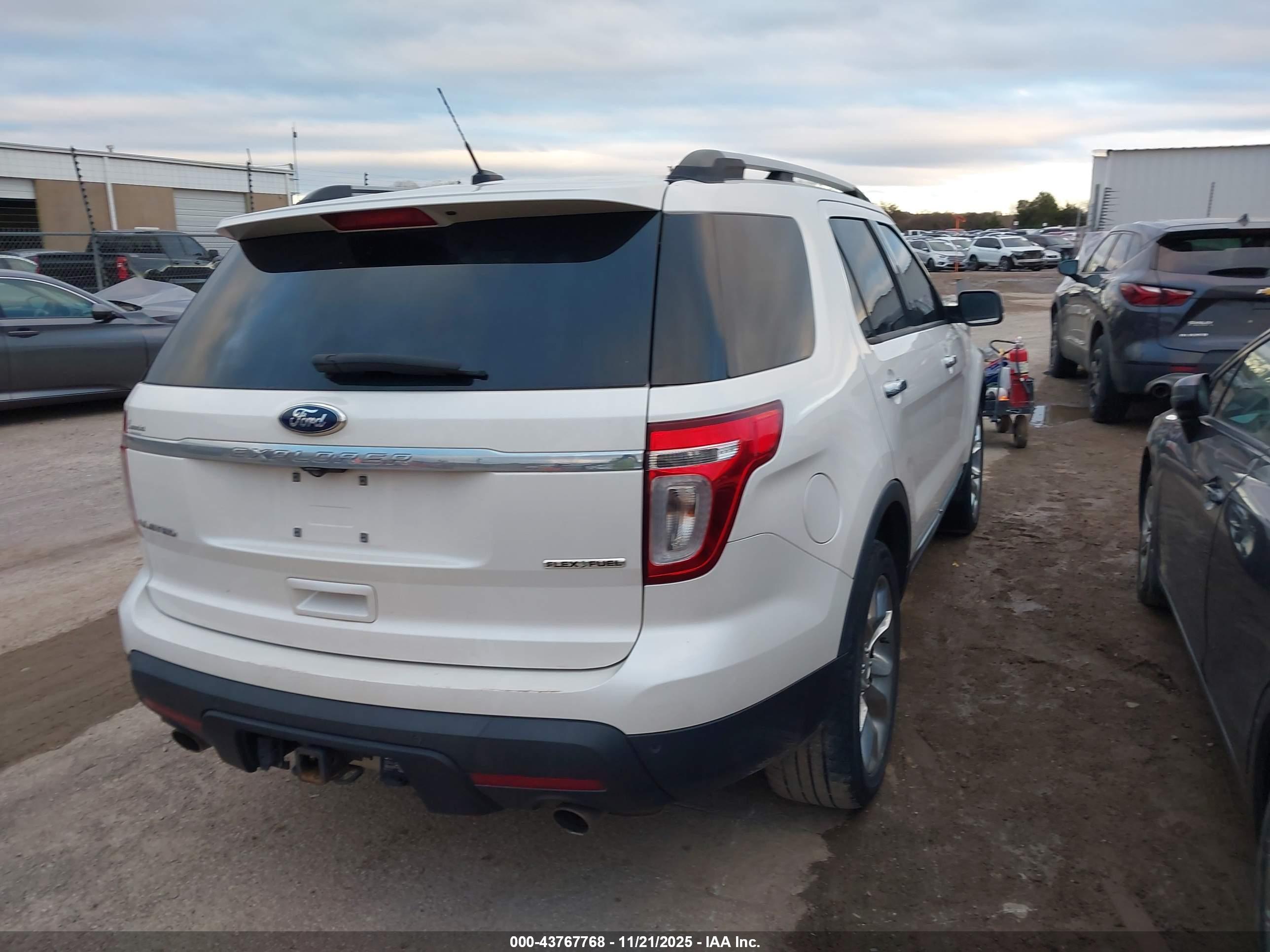 FORD EXPLORER image 4