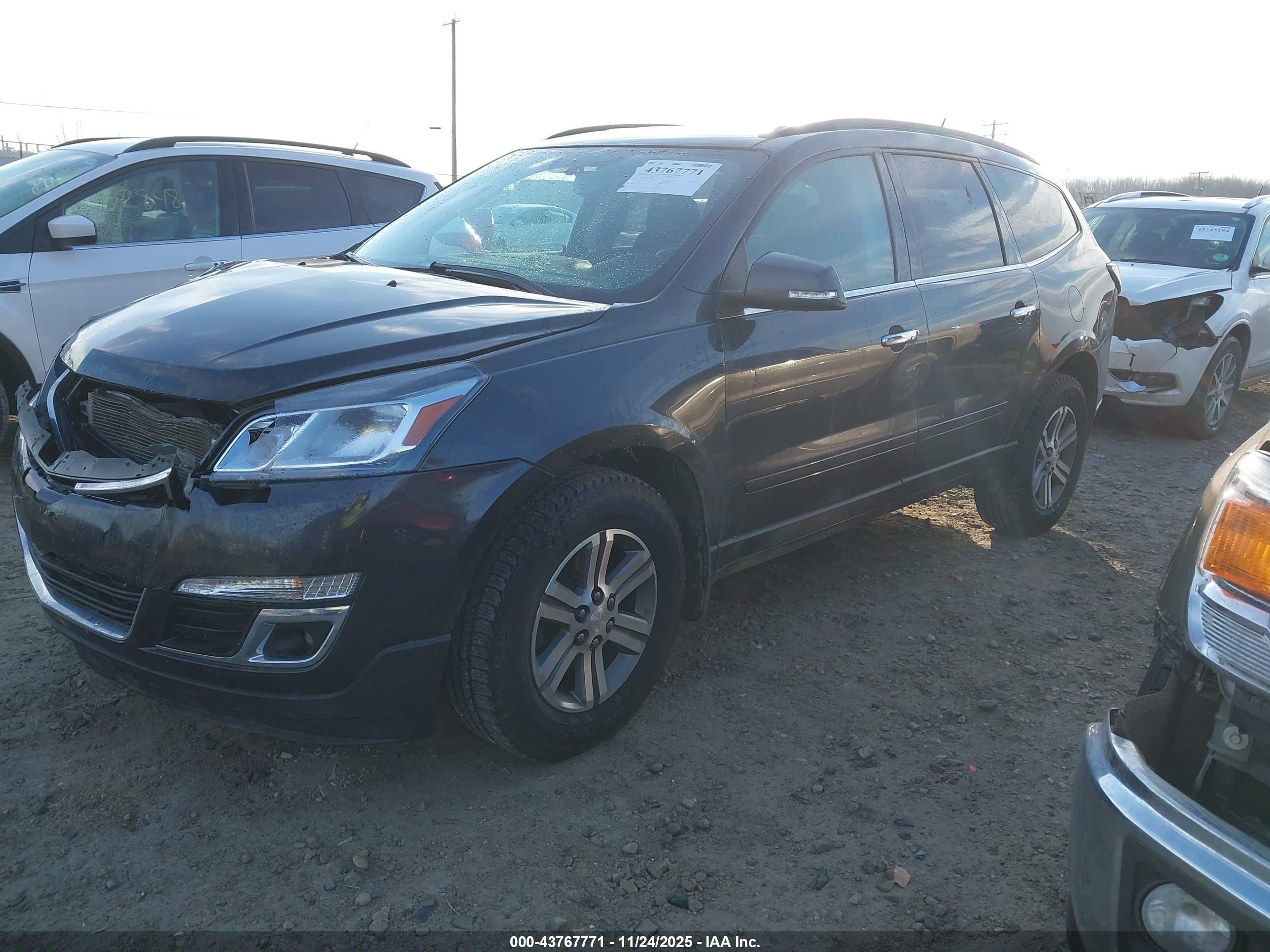 CHEVROLET TRAVERSE image 2