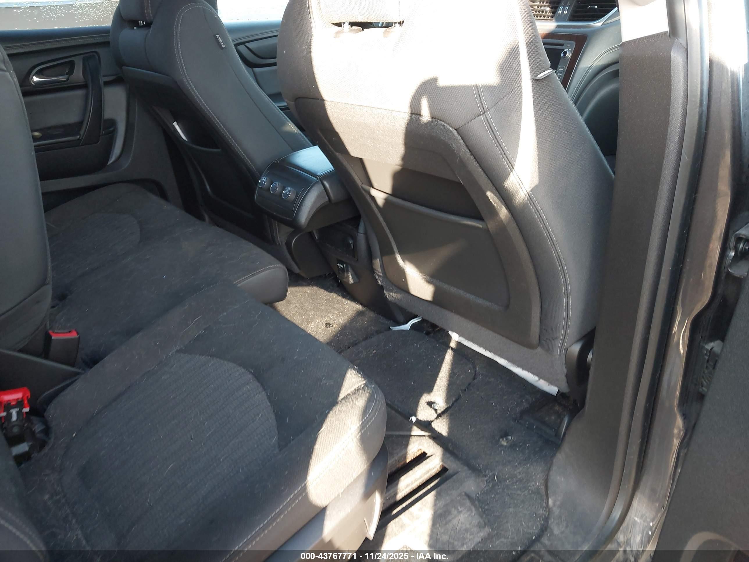CHEVROLET TRAVERSE image 8