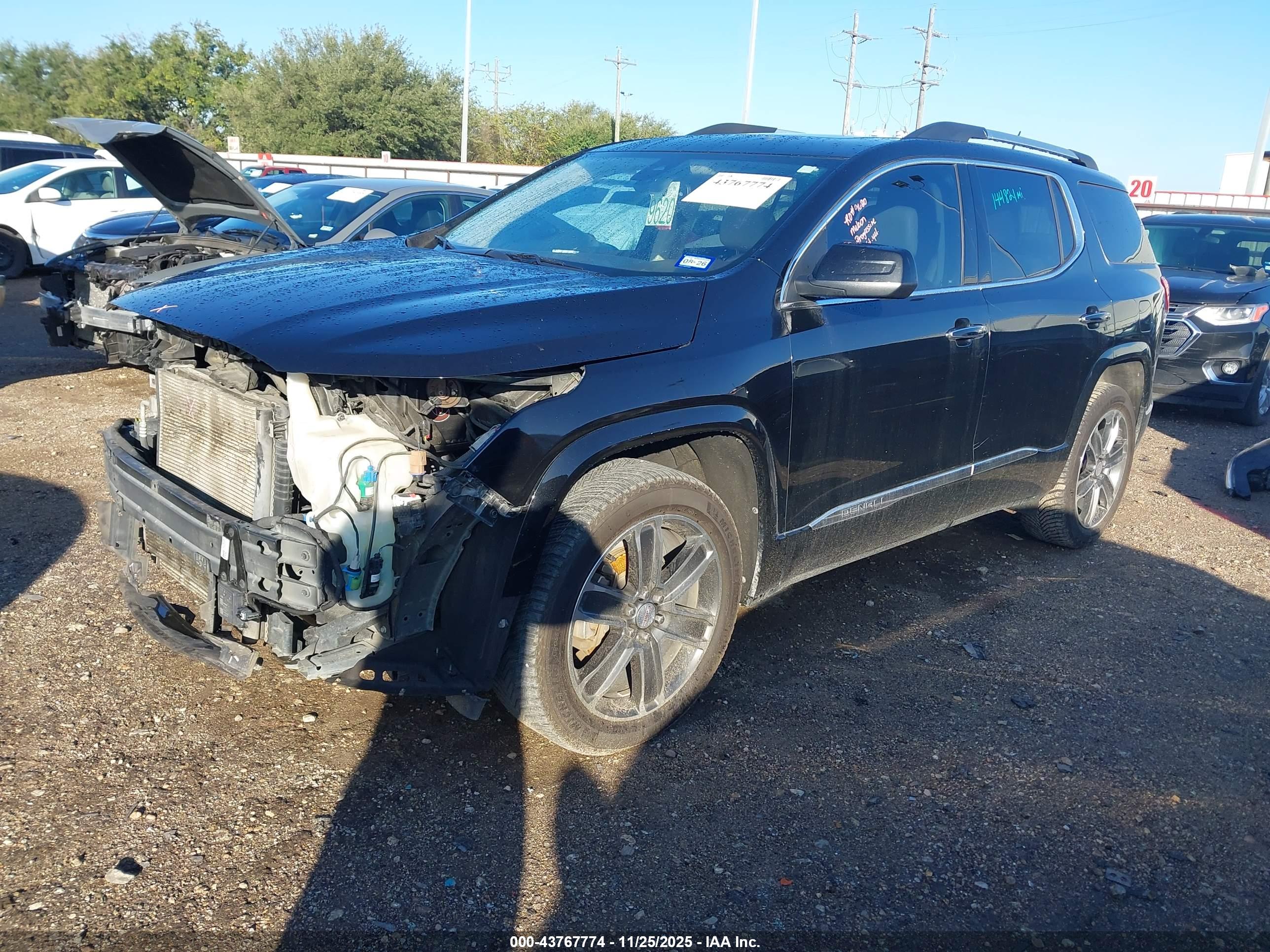 GMC ACADIA image 2