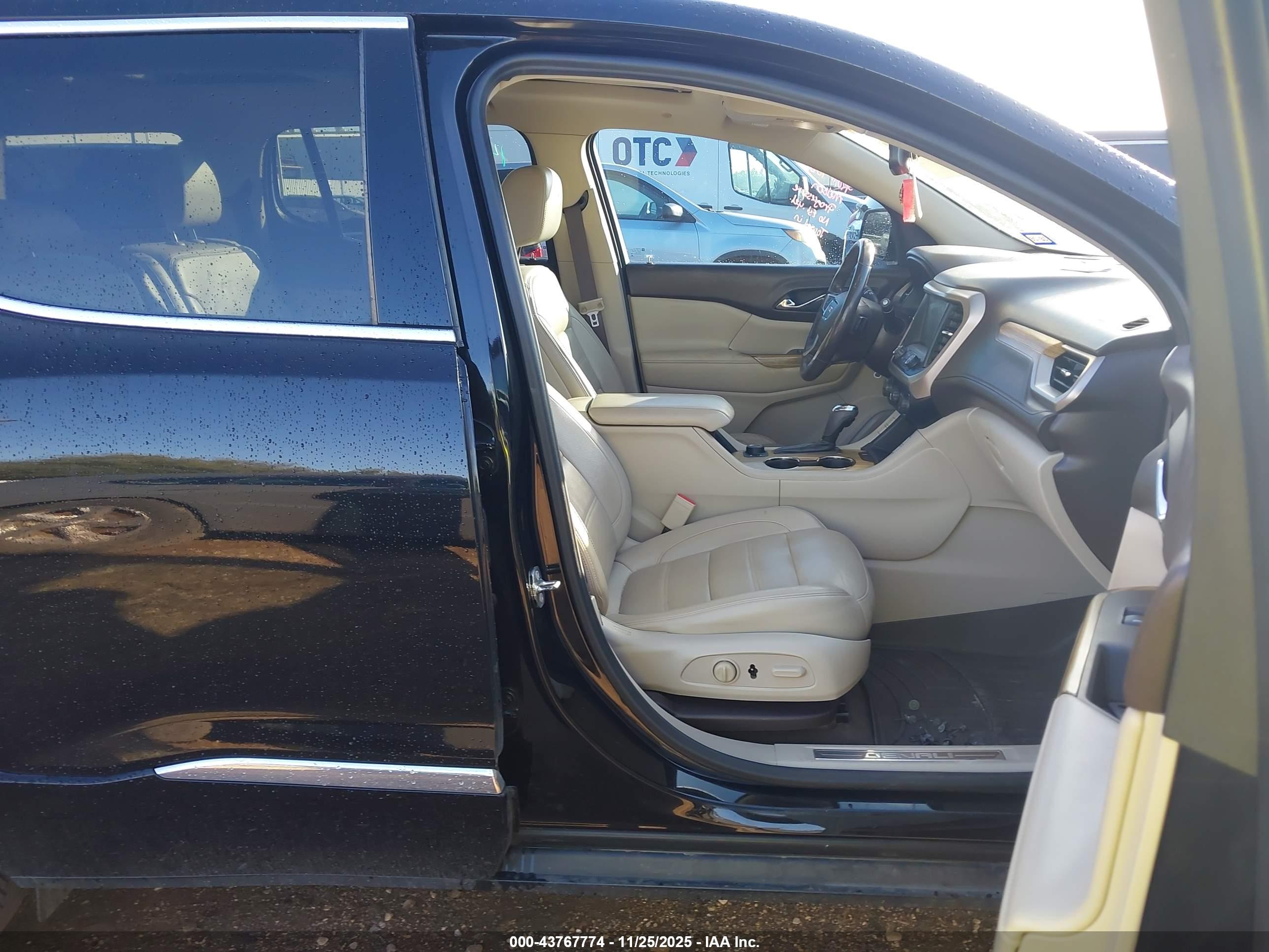 GMC ACADIA image 5
