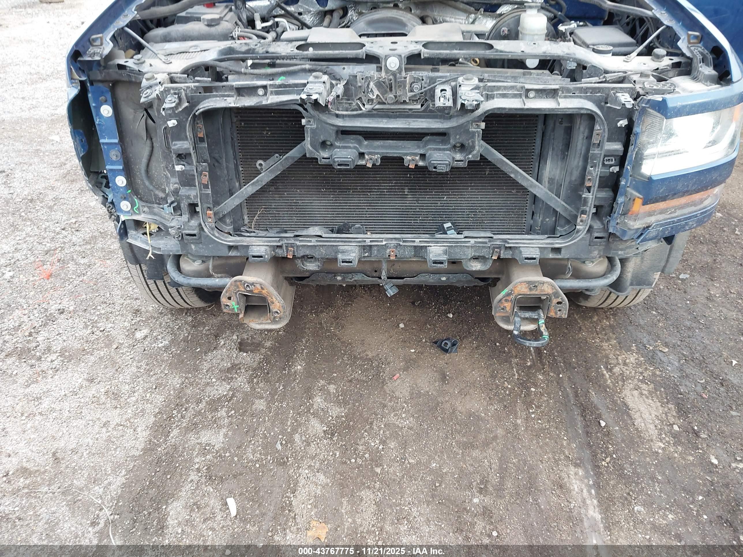 CHEVROLET SILVERADO image 6