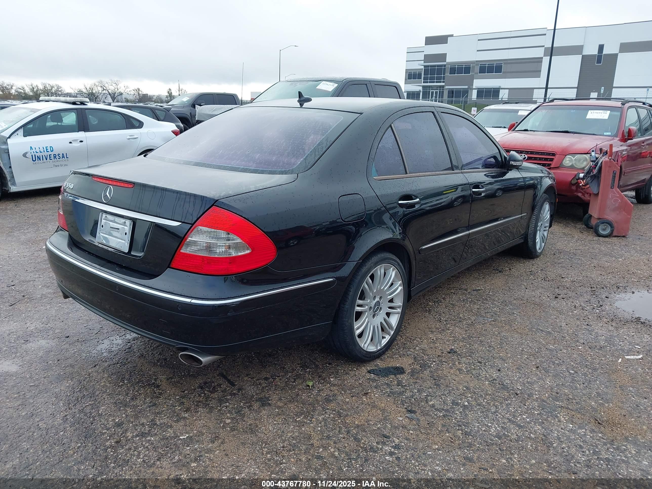 MERCEDES-BENZ E image 4
