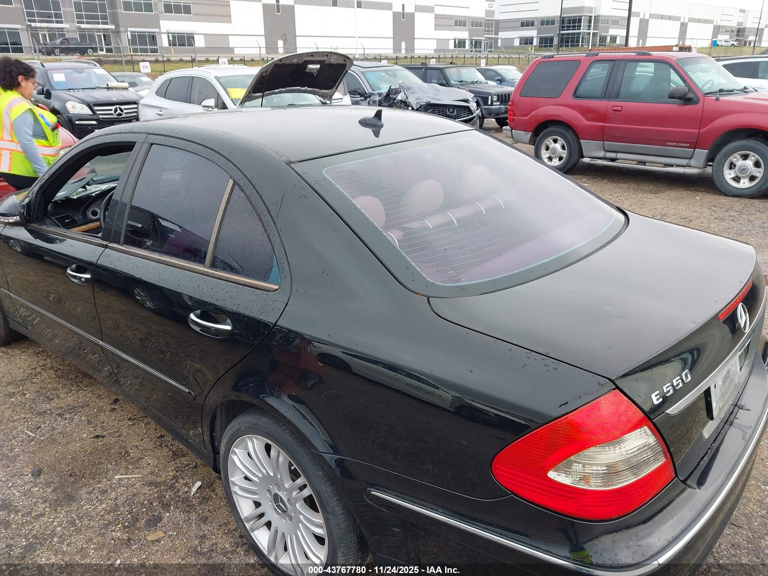 MERCEDES-BENZ E image 6