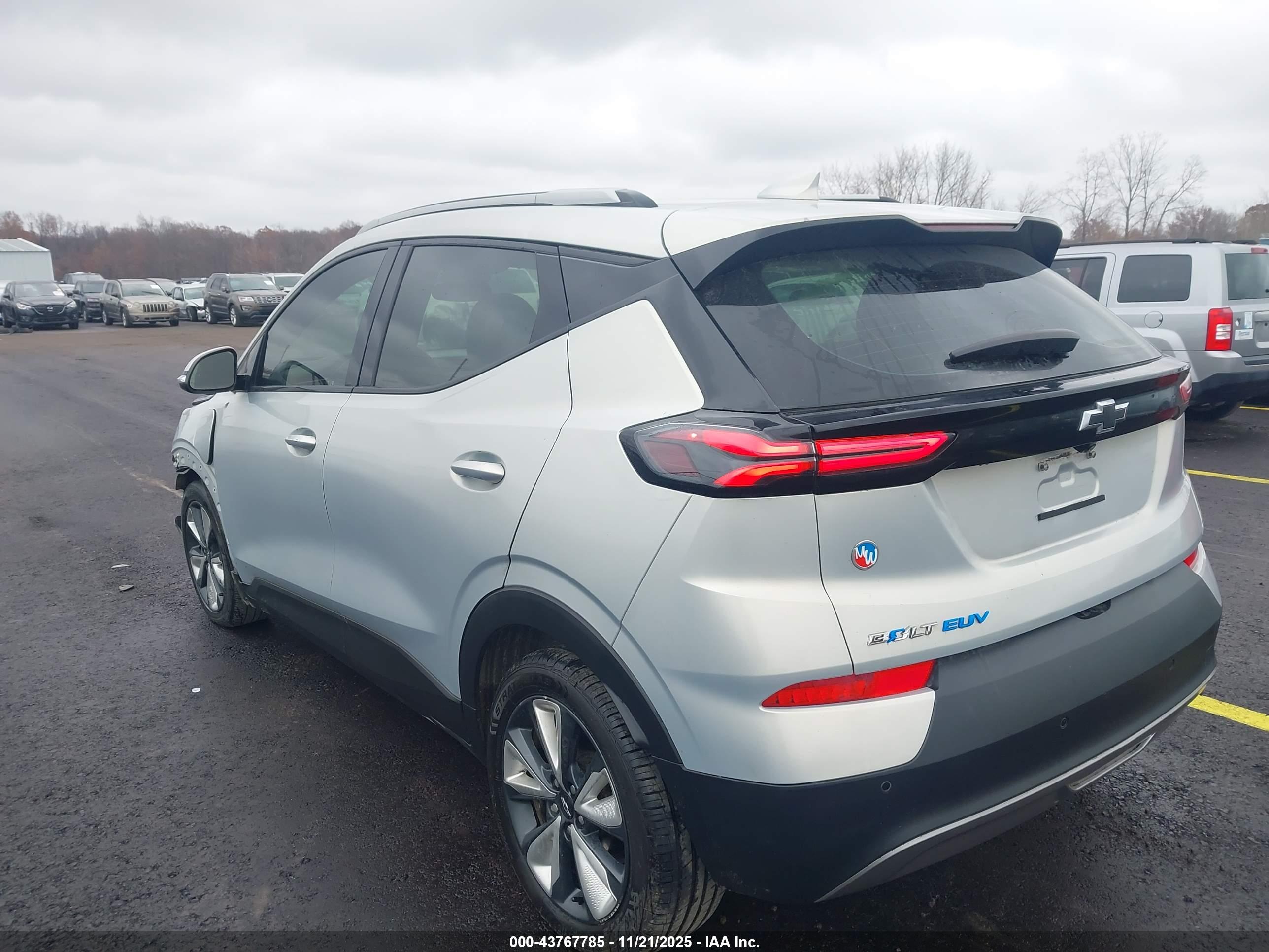 CHEVROLET BOLT image 3
