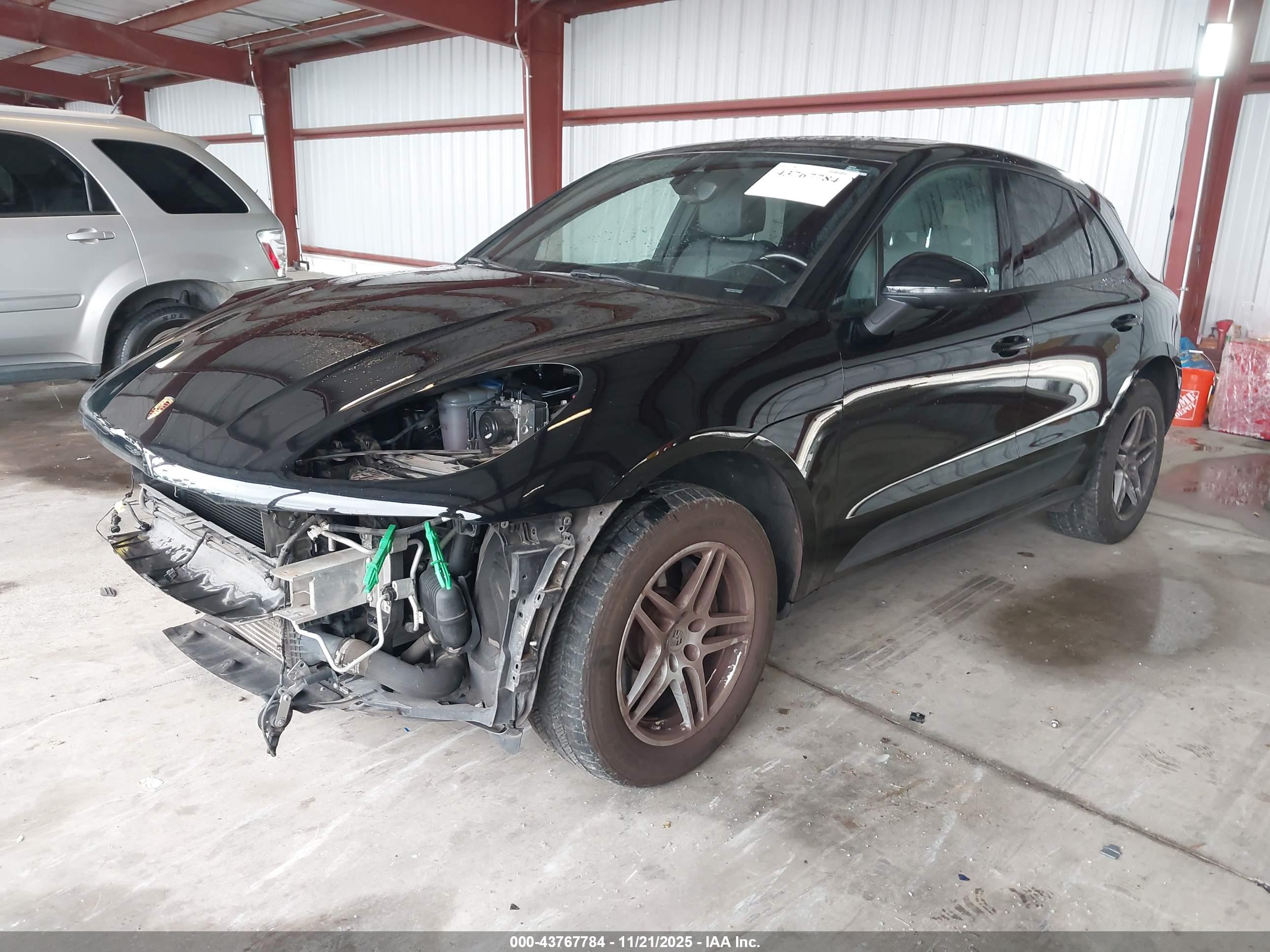 PORSCHE MACAN image 2