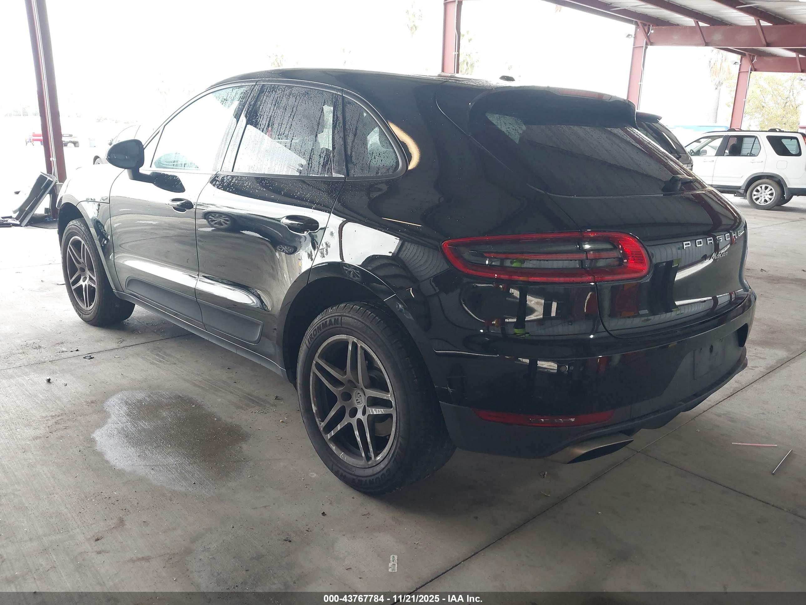 PORSCHE MACAN image 3