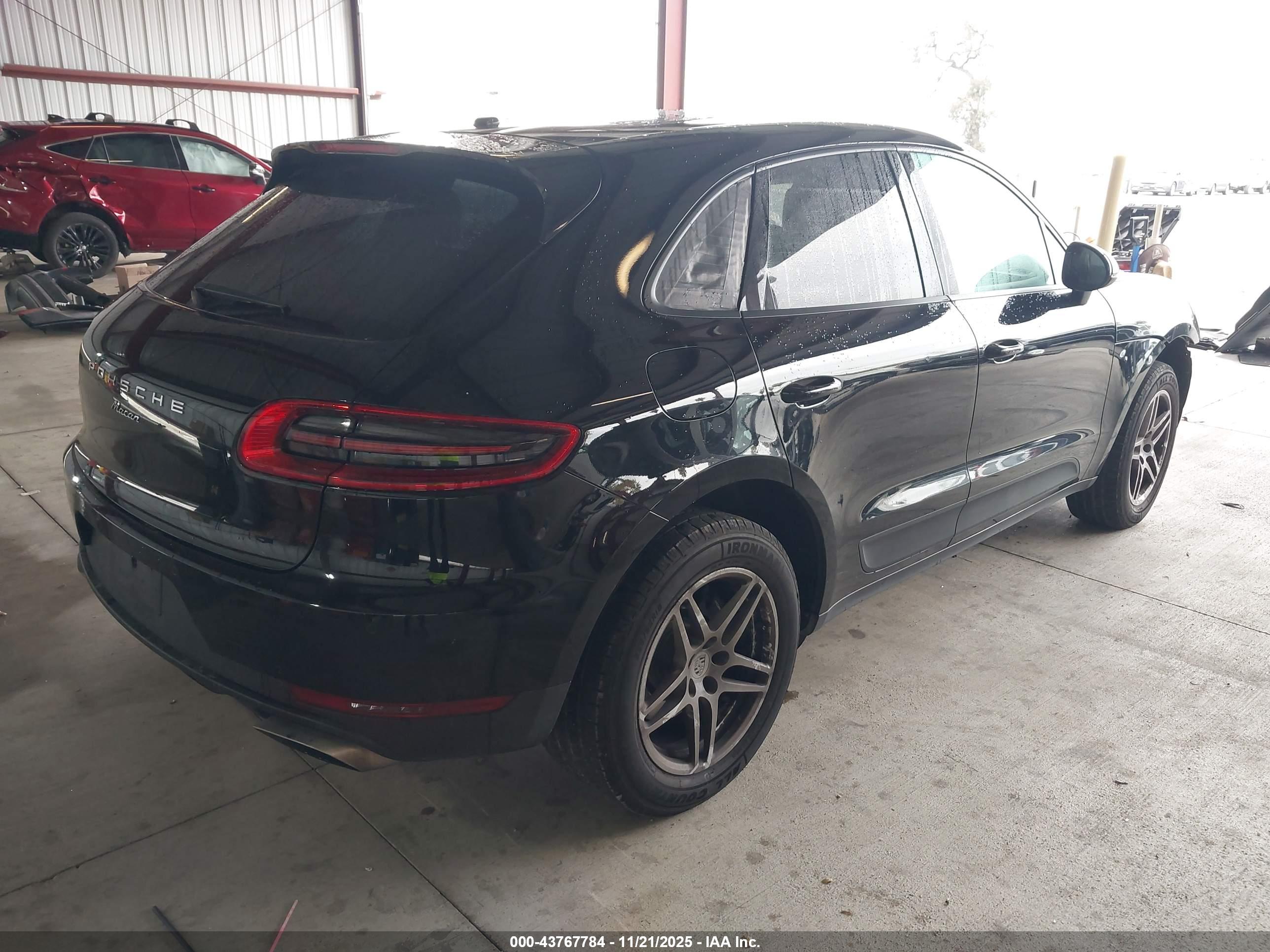 PORSCHE MACAN image 4