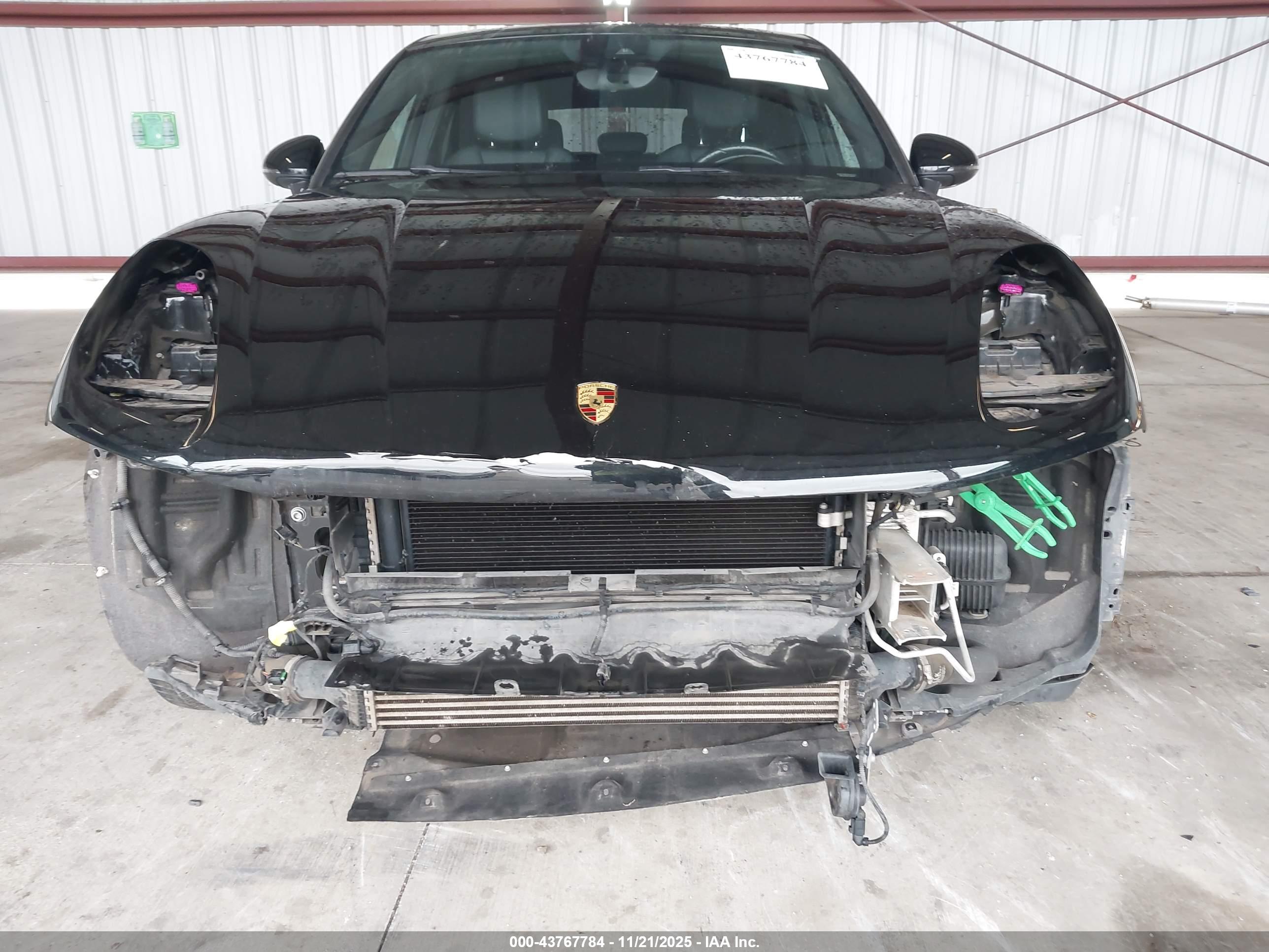PORSCHE MACAN image 6