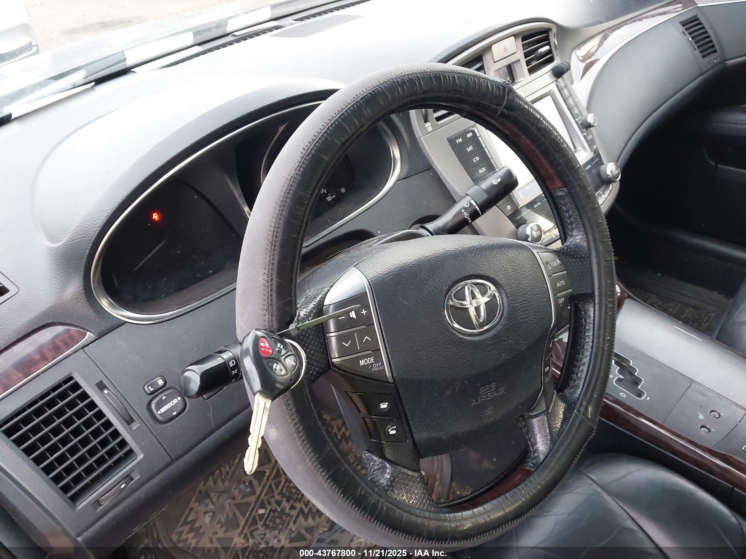 TOYOTA AVALON image 11