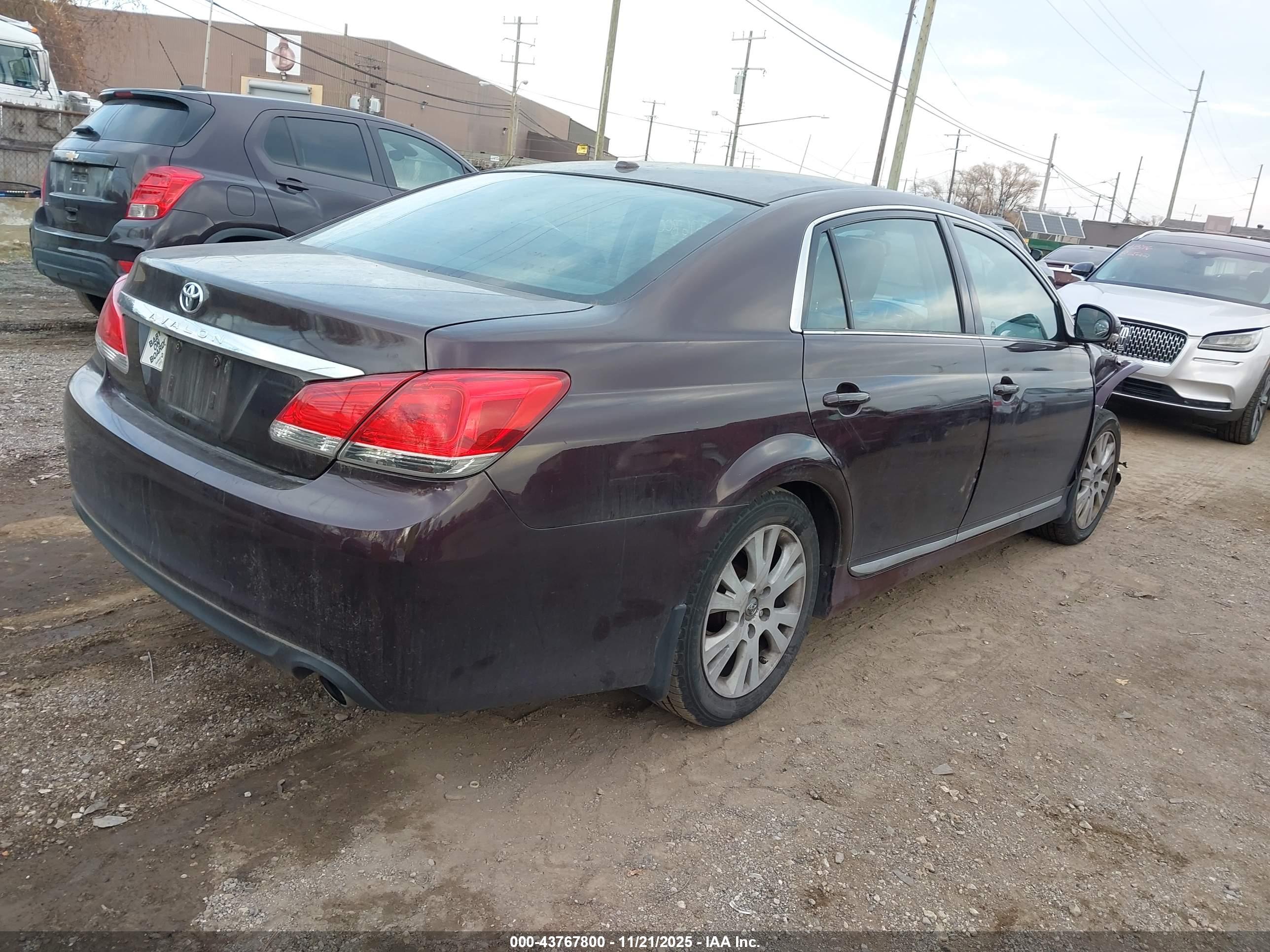 TOYOTA AVALON image 4