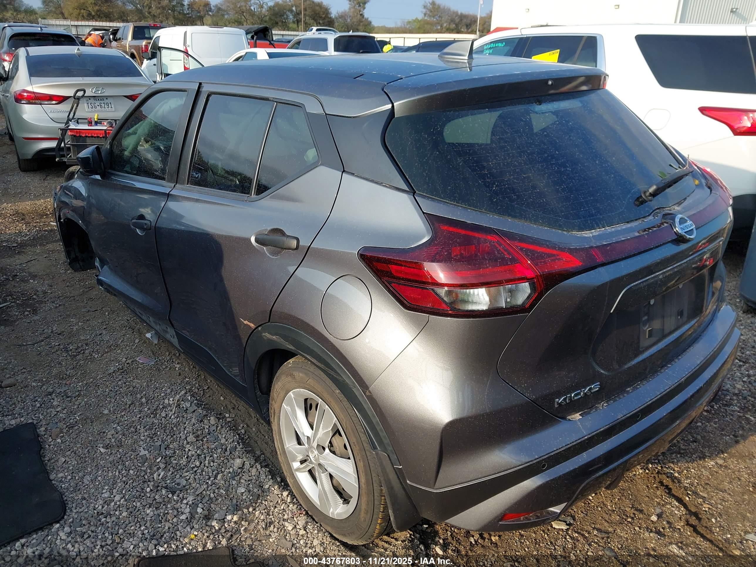 NISSAN KICKS image 3