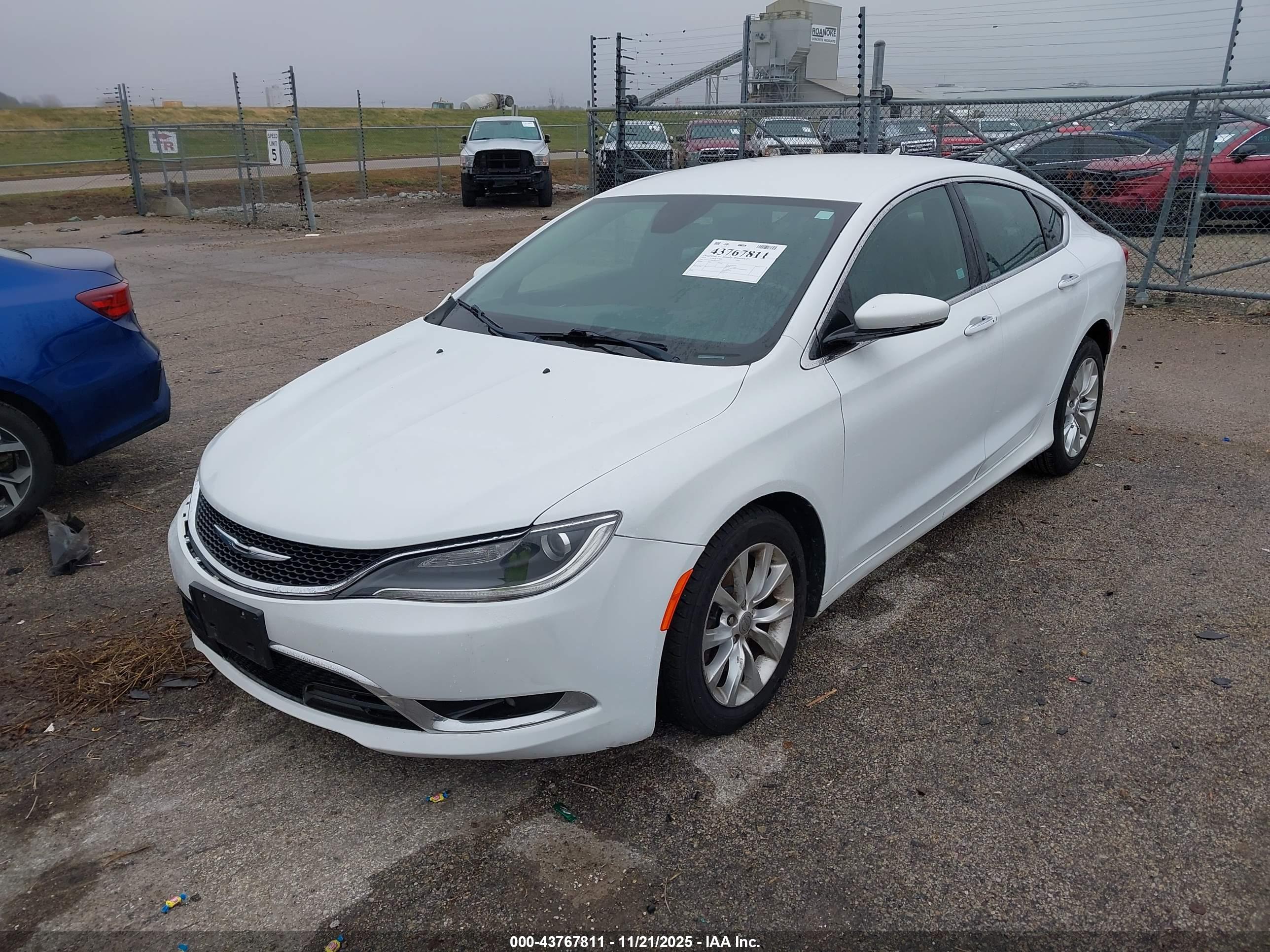 CHRYSLER 200 image 2