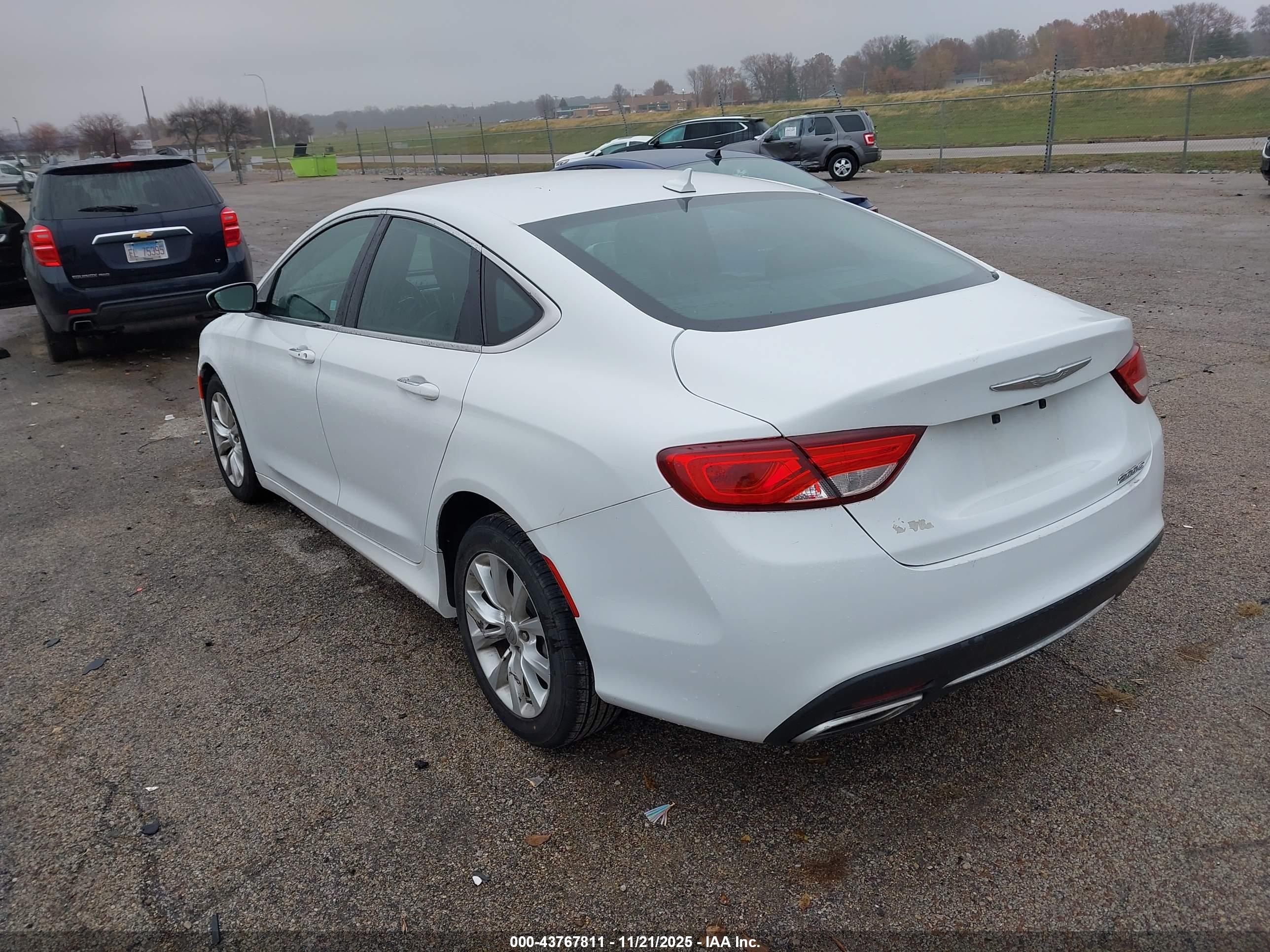 CHRYSLER 200 image 3