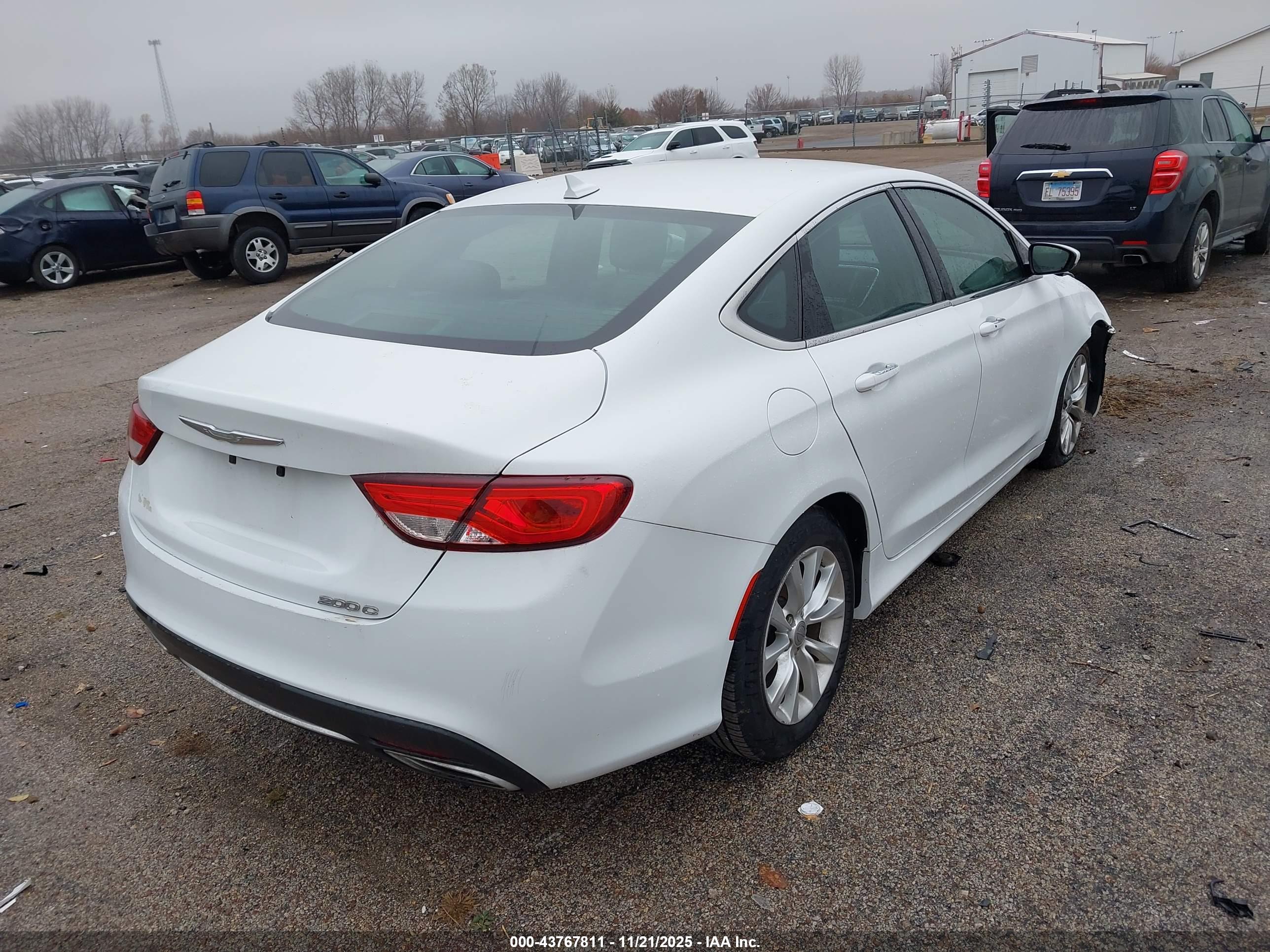 CHRYSLER 200 image 4