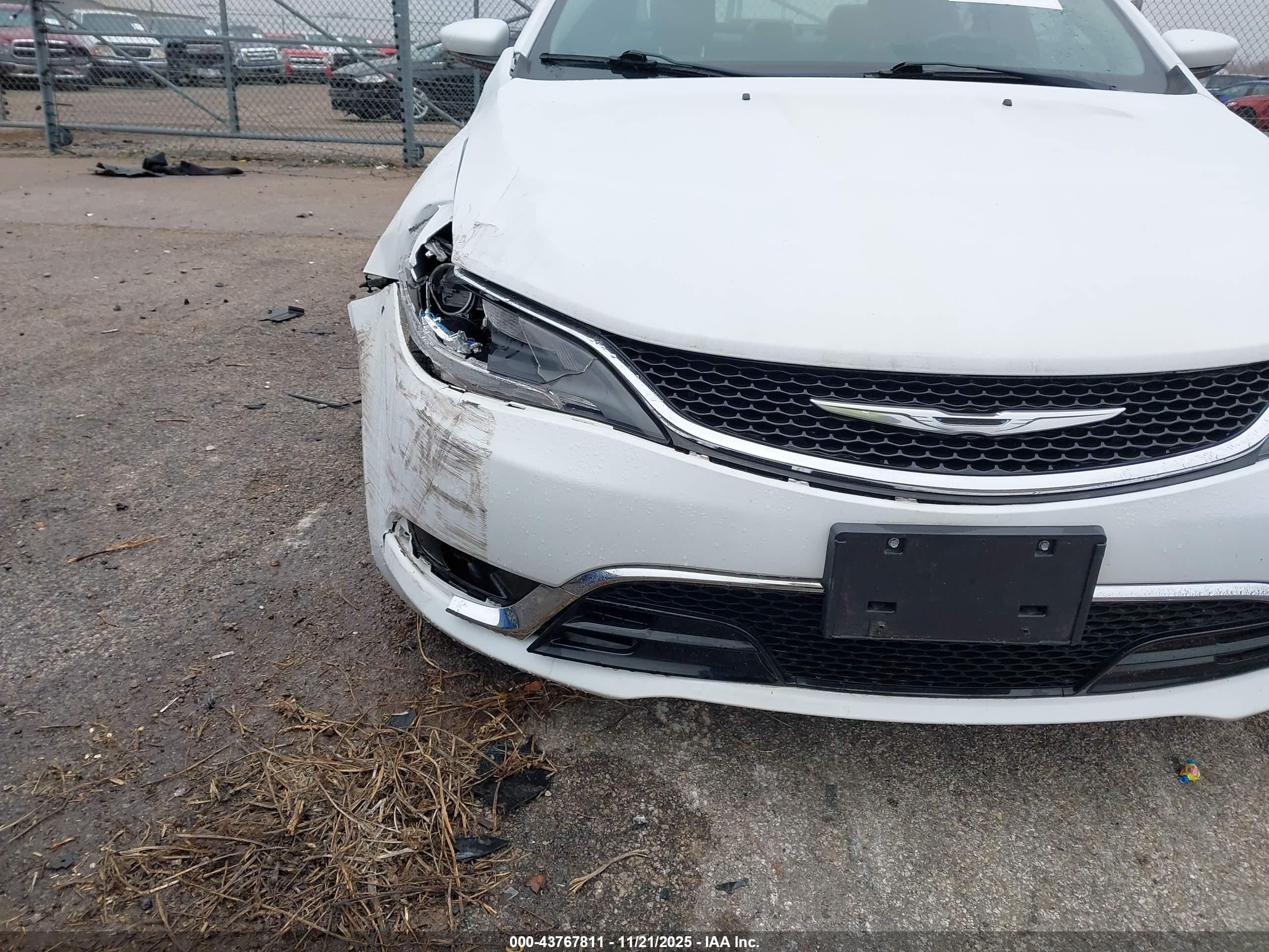 CHRYSLER 200 image 6