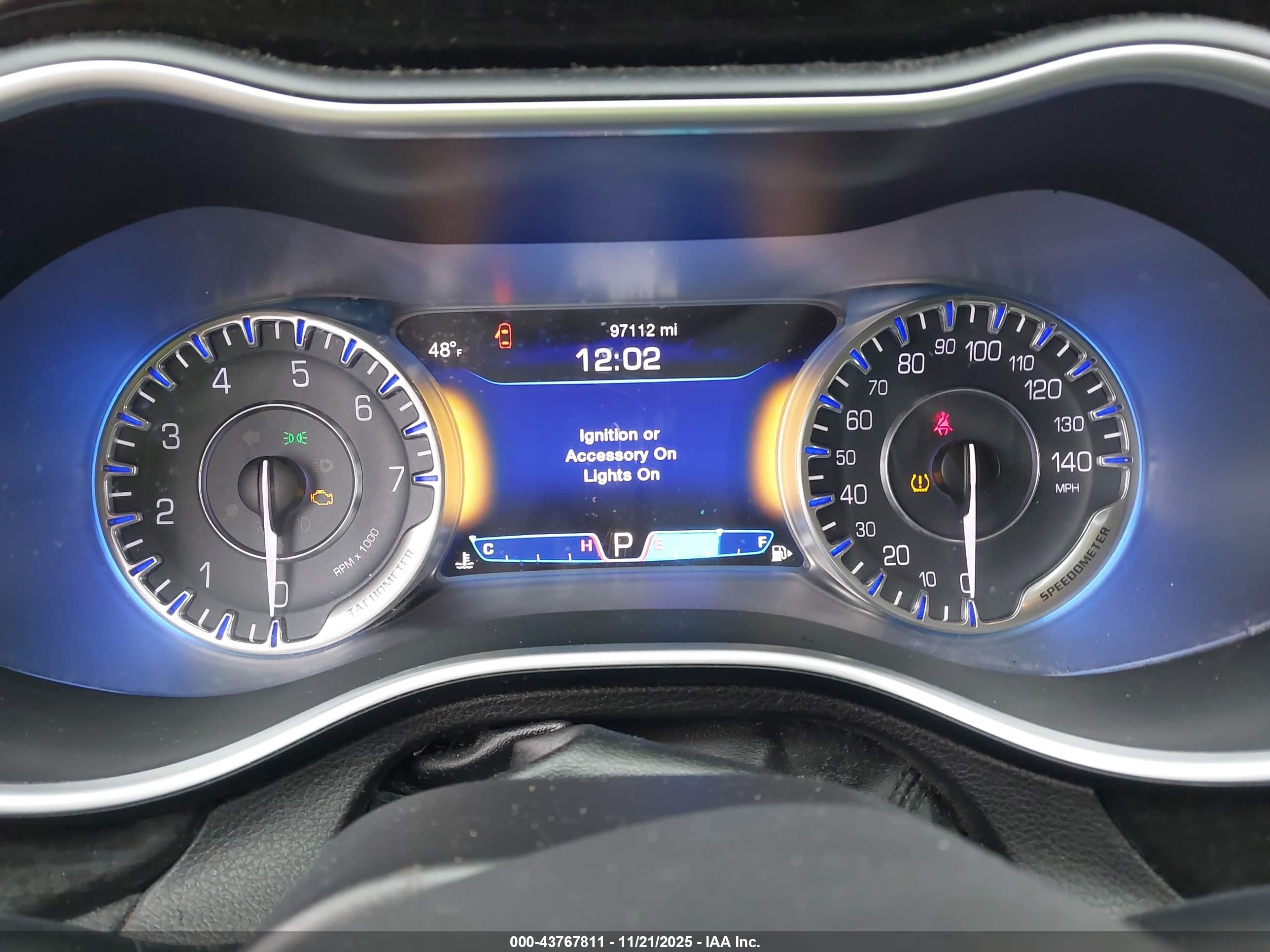 CHRYSLER 200 image 7