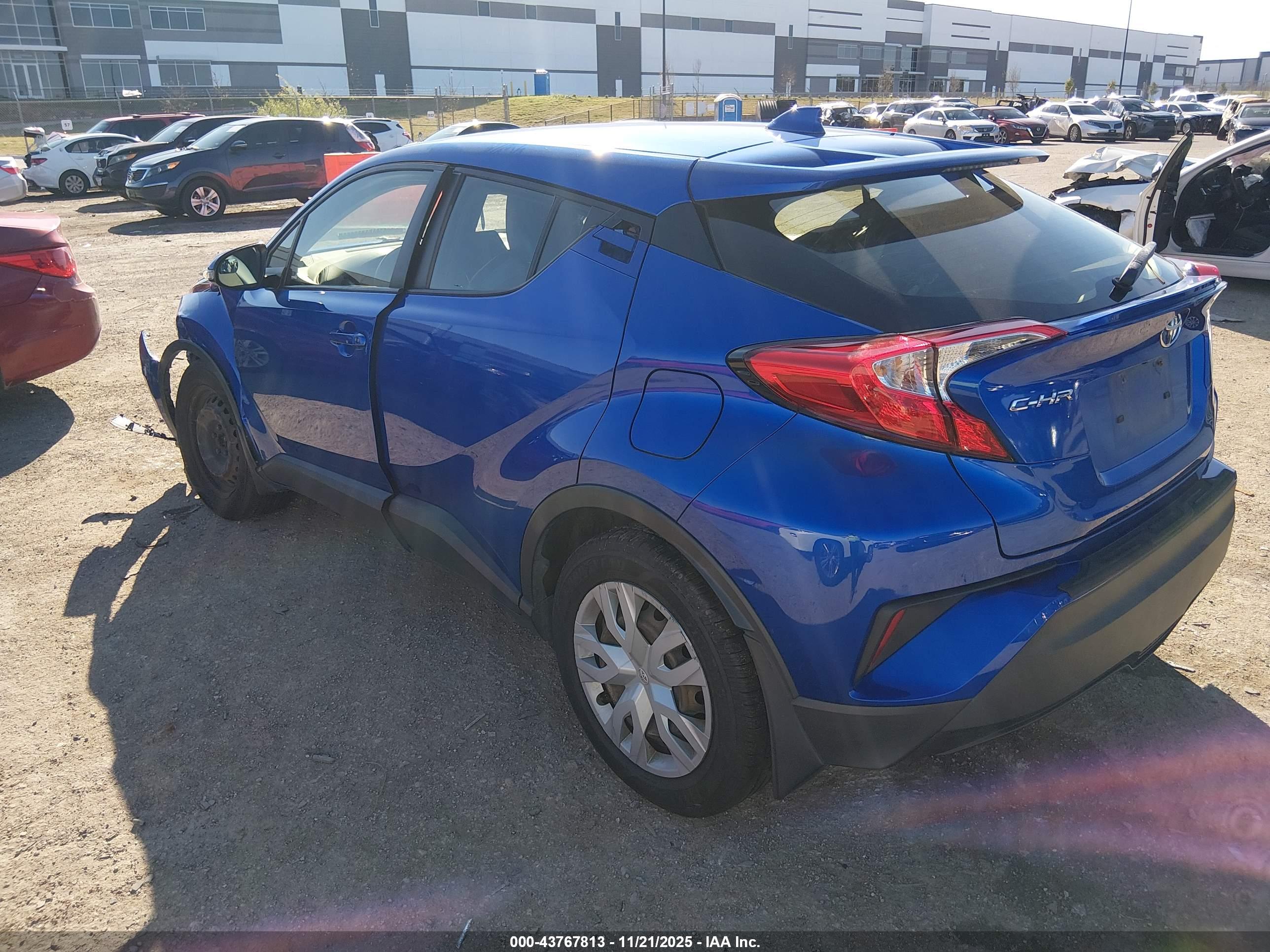 TOYOTA C-HR image 3